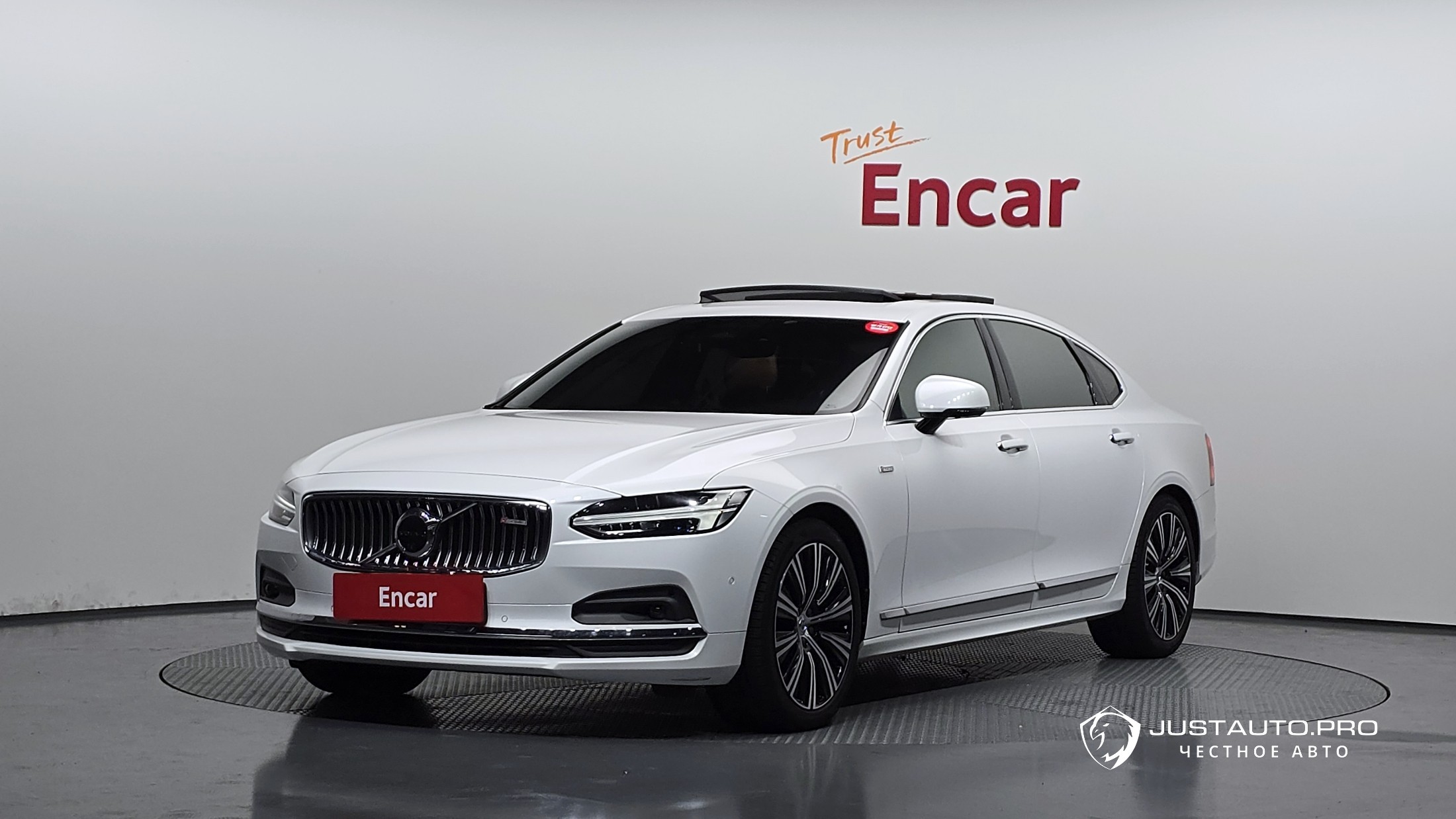 Автомобиль Volvo S90