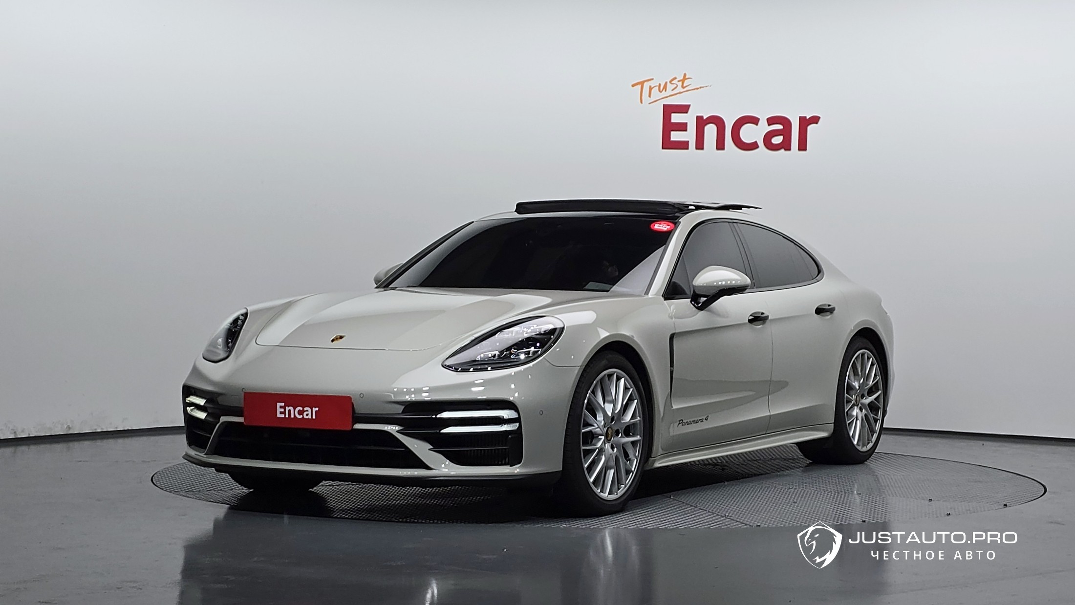 Автомобиль Porsche Panamera