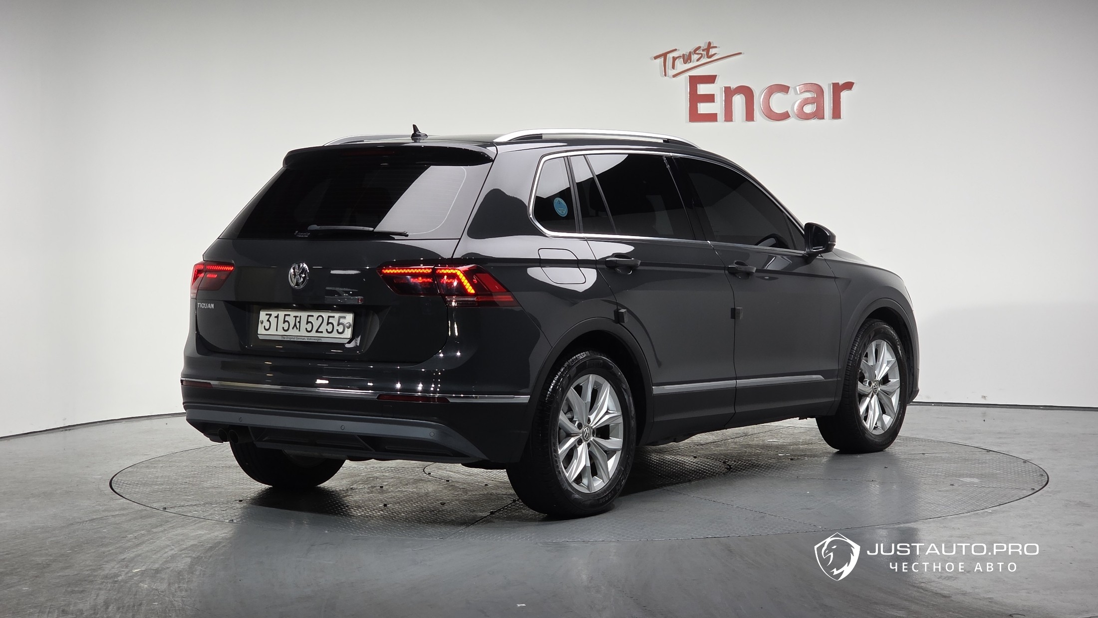 Автомобиль Volkswagen Tiguan