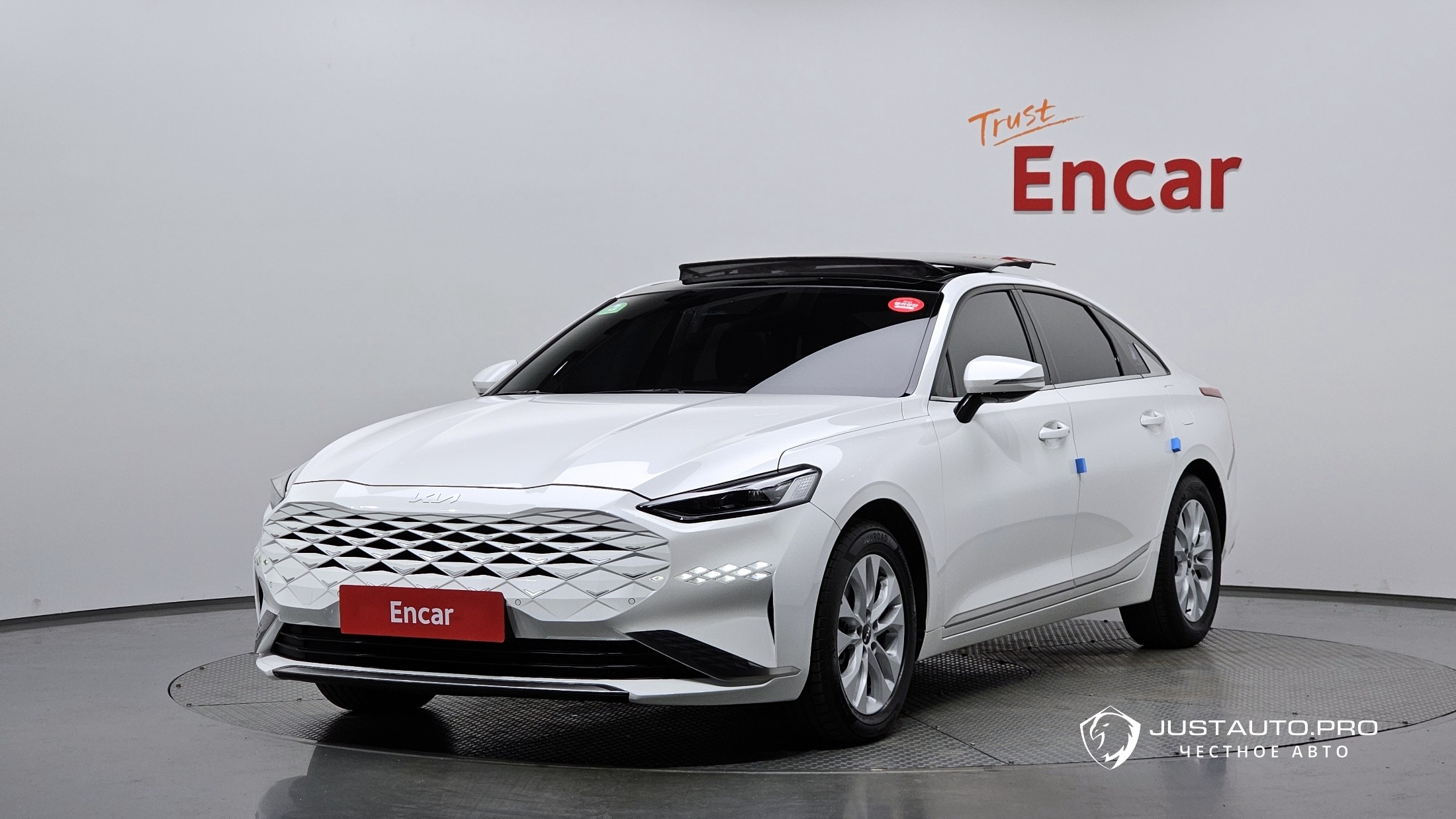 Автомобиль Kia K8