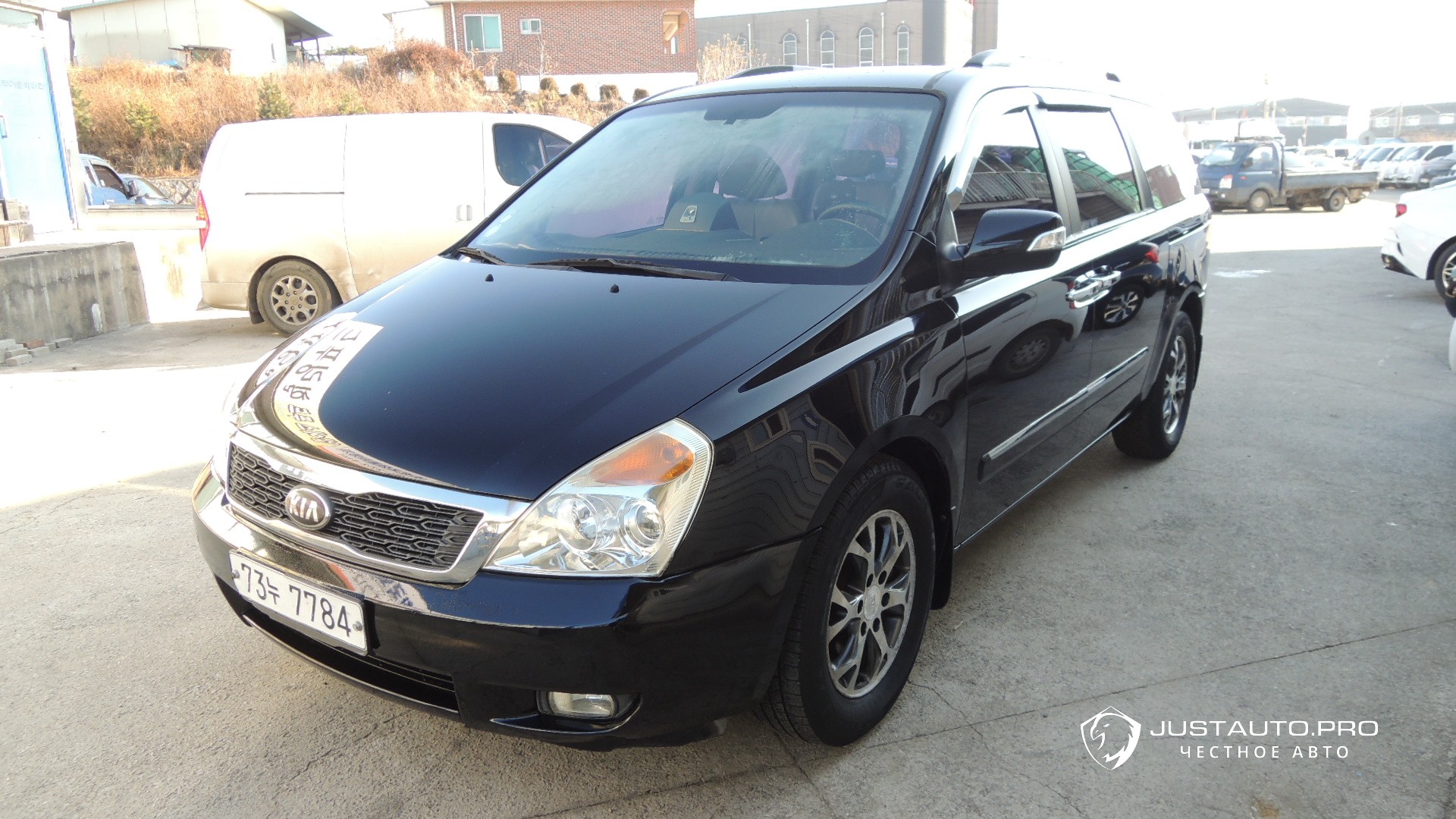 Автомобиль Kia Canival