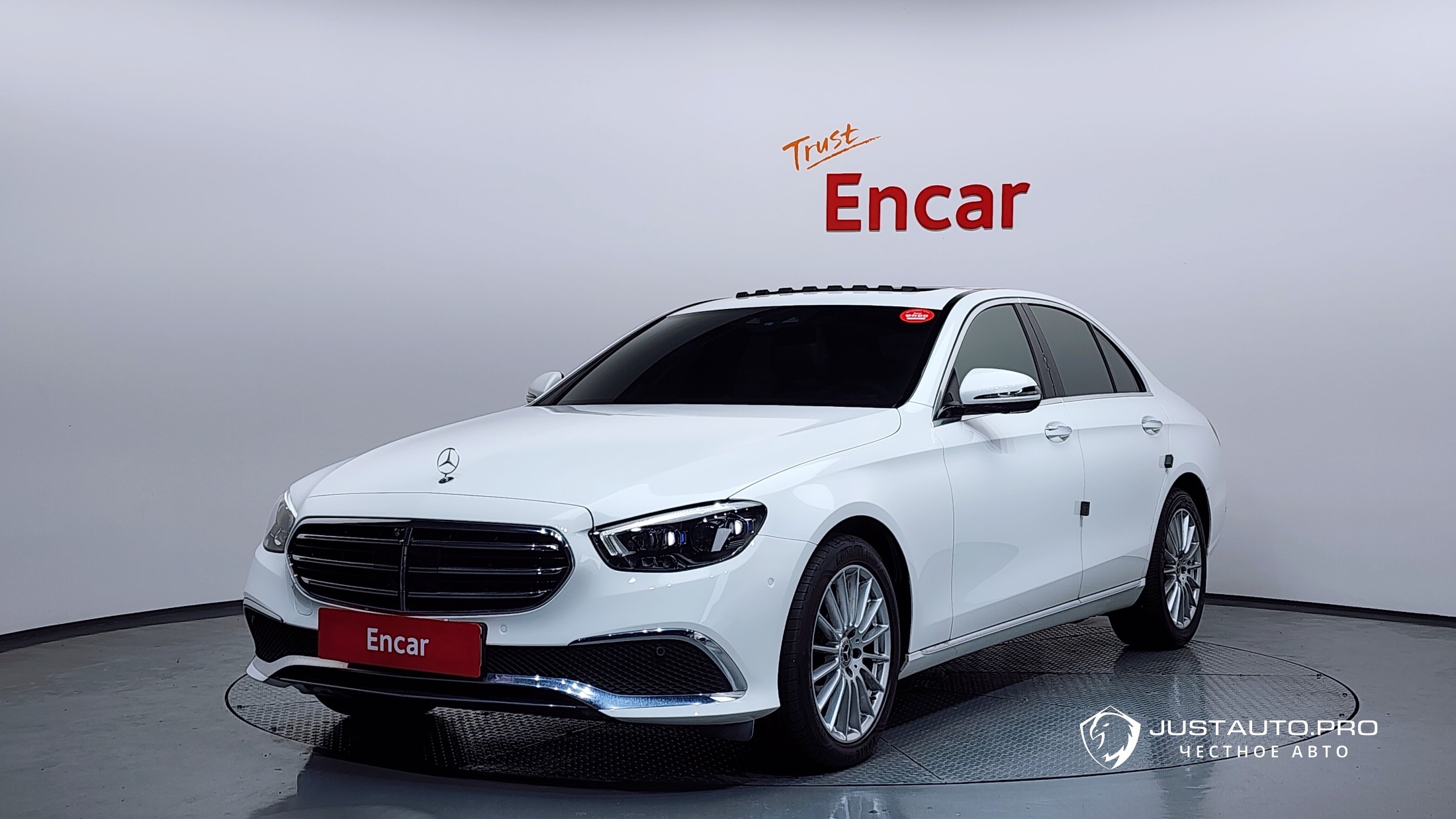 Автомобиль Mercedes-Benz E-Class