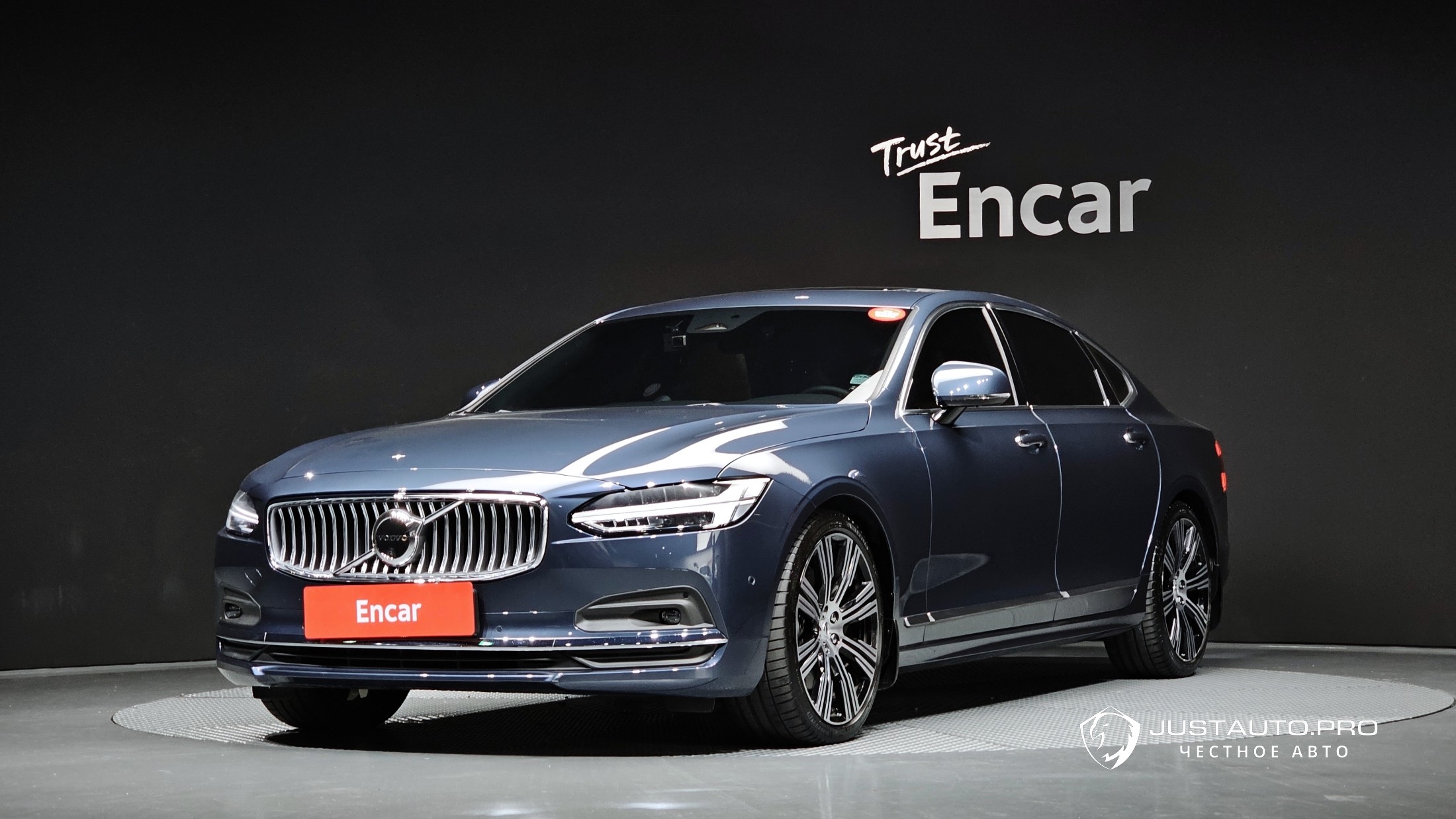 Автомобиль Volvo S90