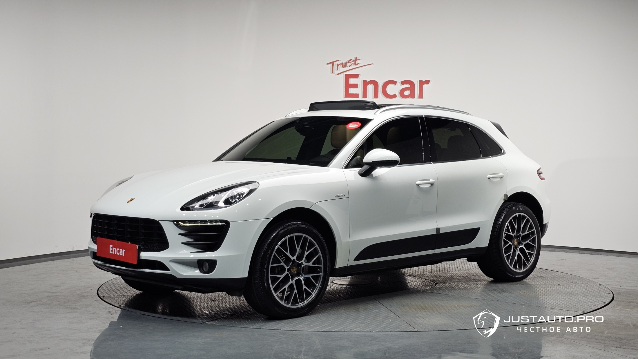 Автомобиль Porsche Macan