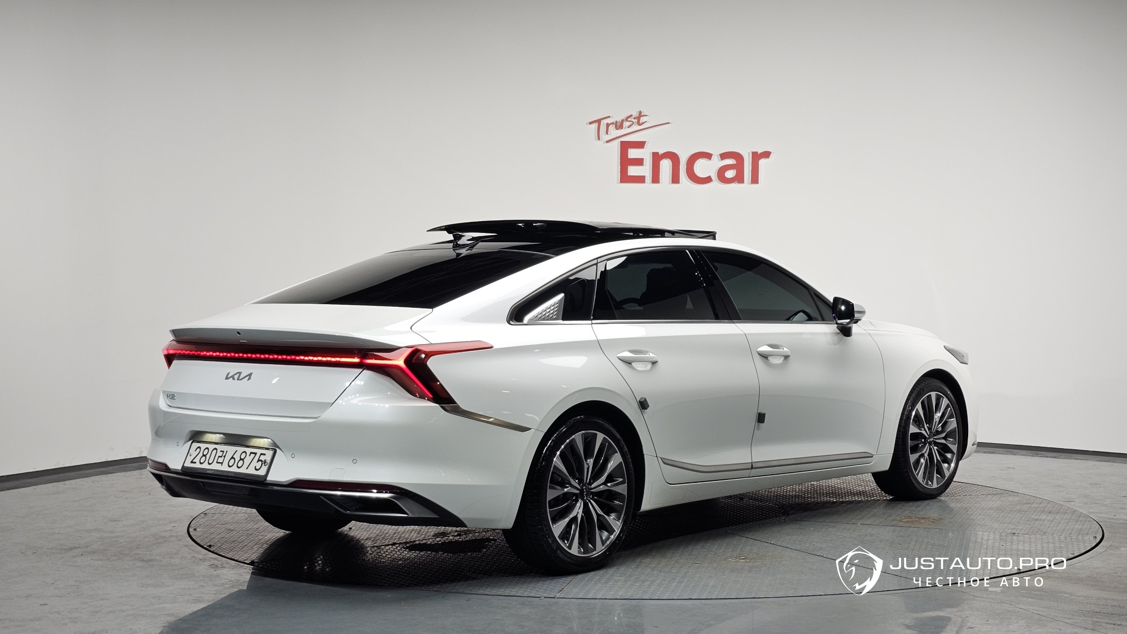 Автомобиль Kia K8