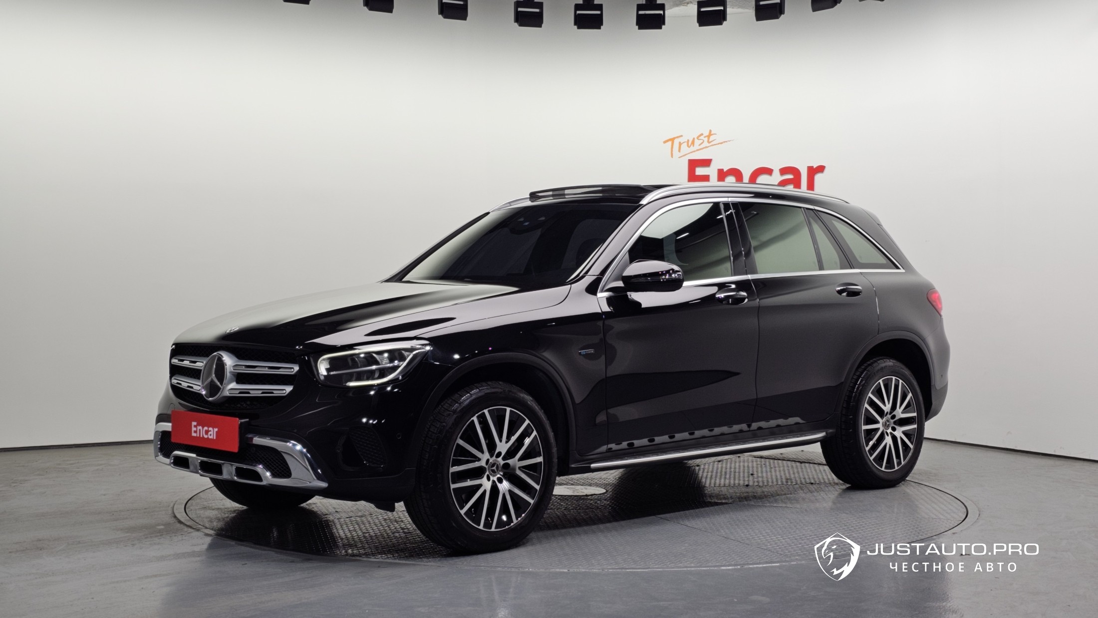 Автомобиль Mercedes-Benz GLC-Class