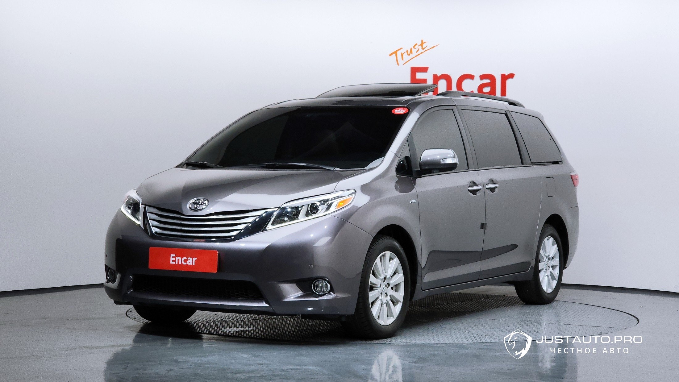 Автомобиль Toyota Sienna