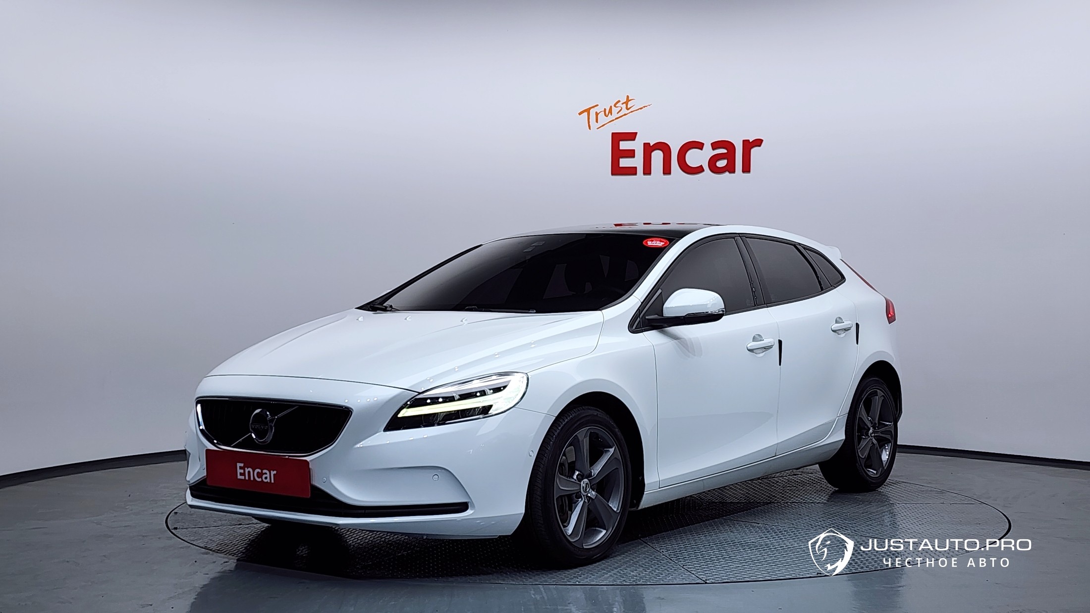 Автомобиль Volvo V40