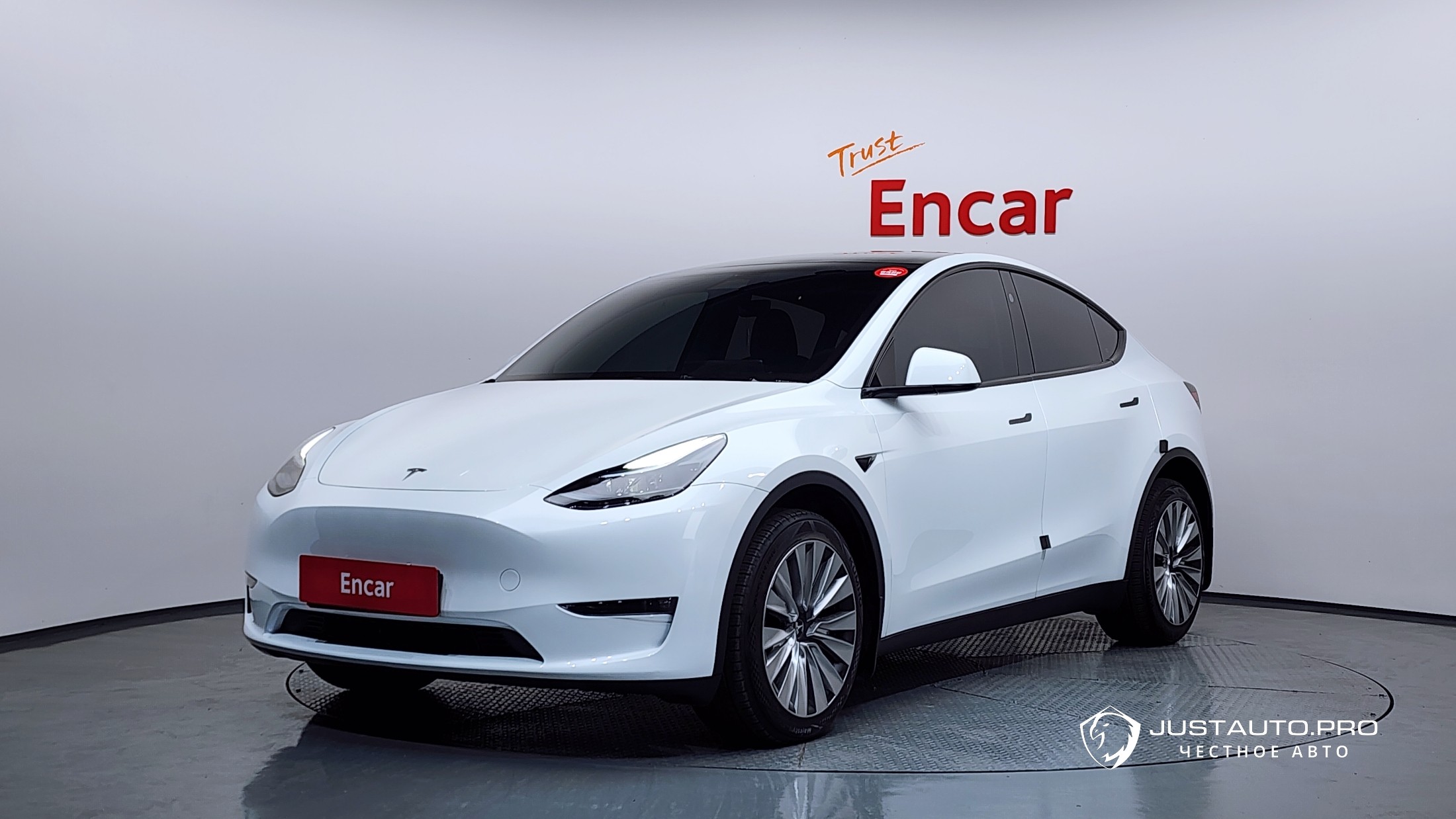 Автомобиль Tesla Model Y