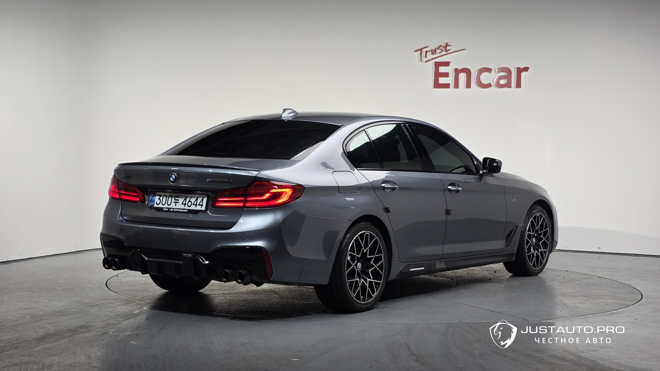 Автомобиль BMW 5-Series