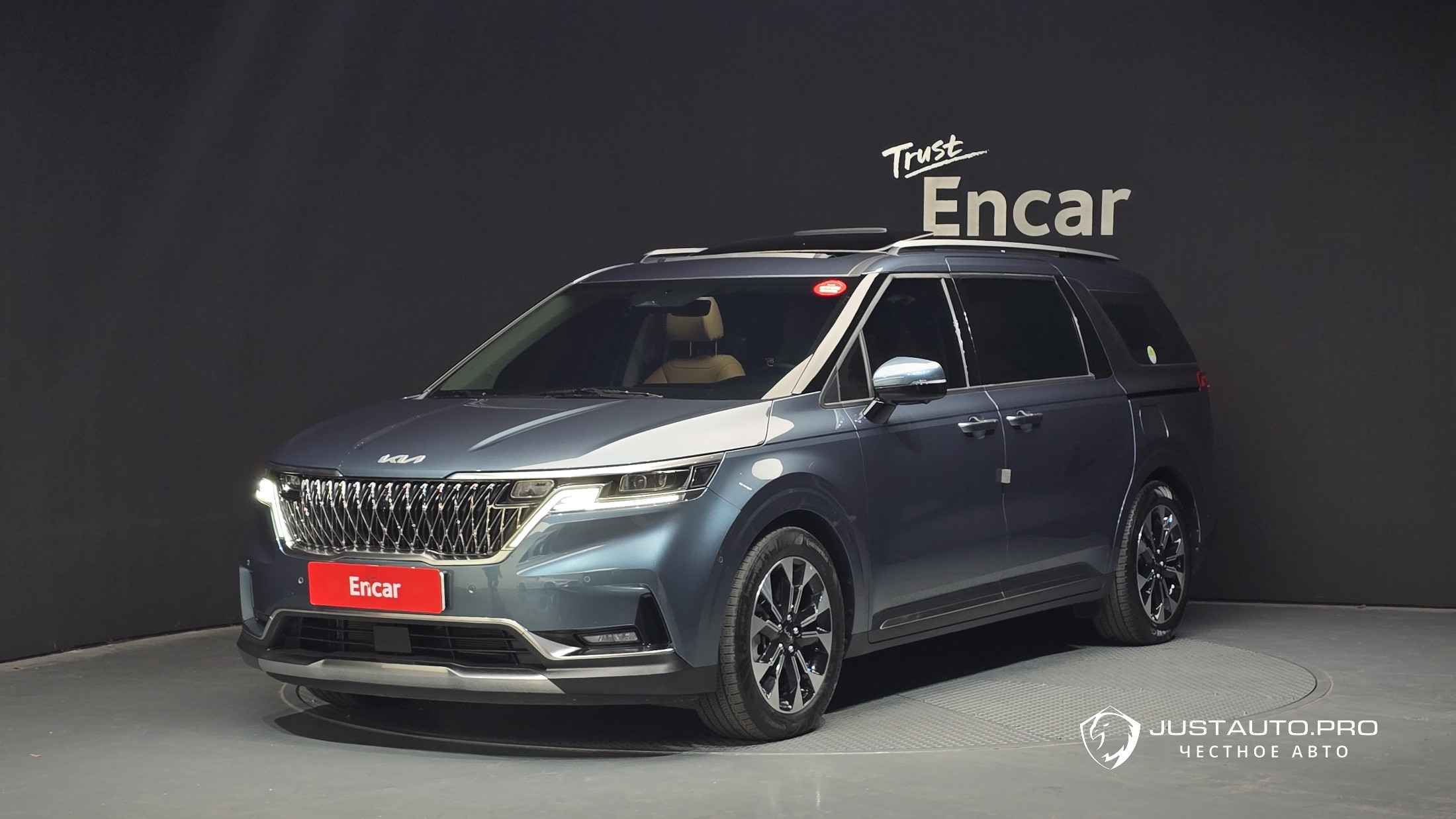 Автомобиль Kia Canival
