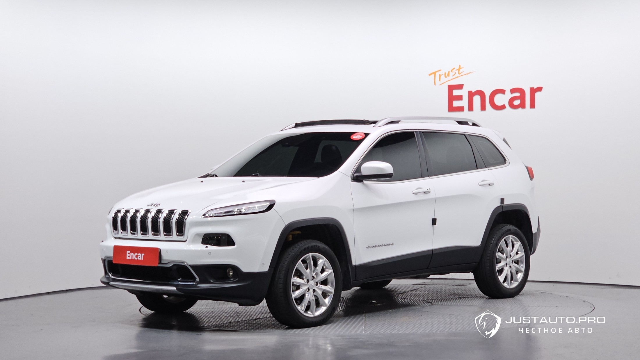 Автомобиль Jeep Cherokee