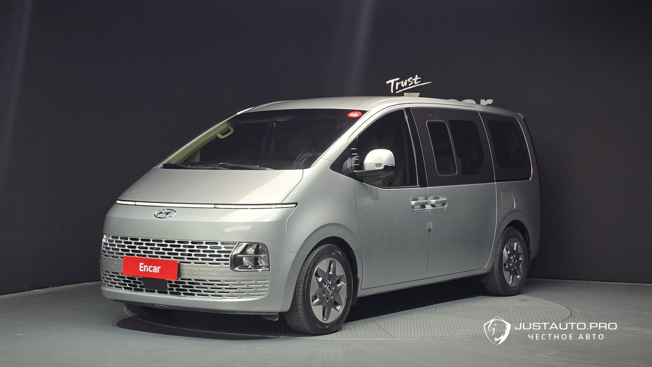 Автомобиль Hyundai Staria