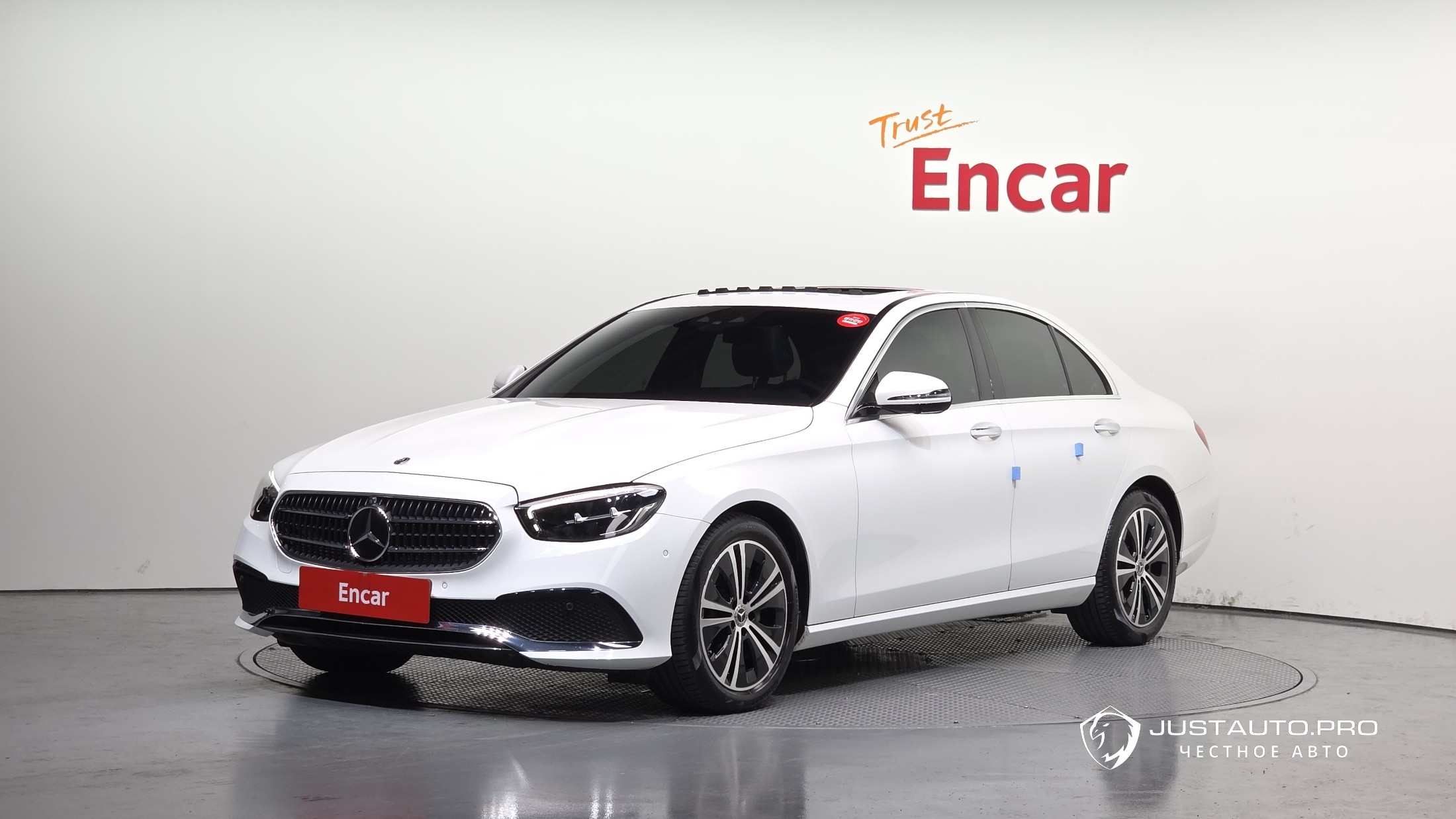 Автомобиль Mercedes-Benz E-Class