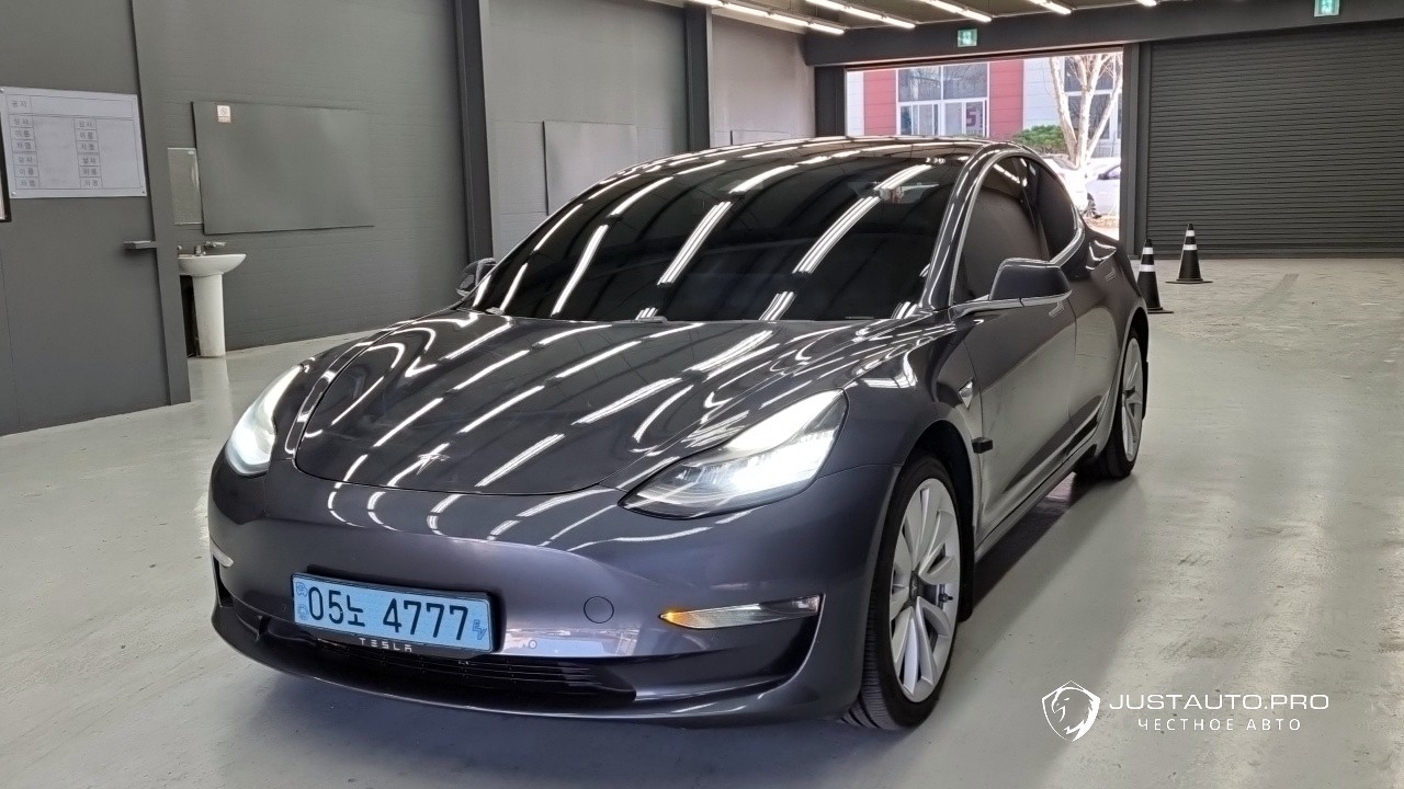 Автомобиль Tesla Model 3