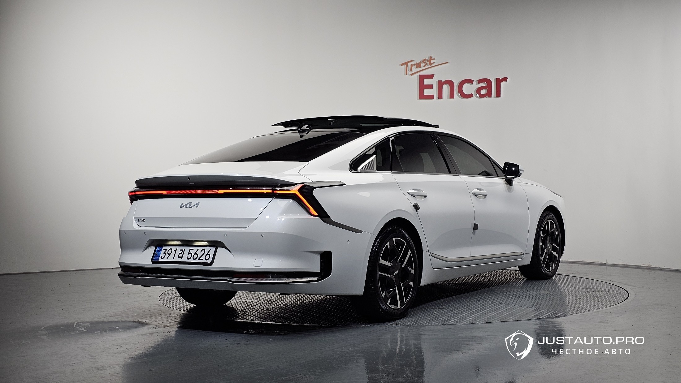 Автомобиль Kia K8