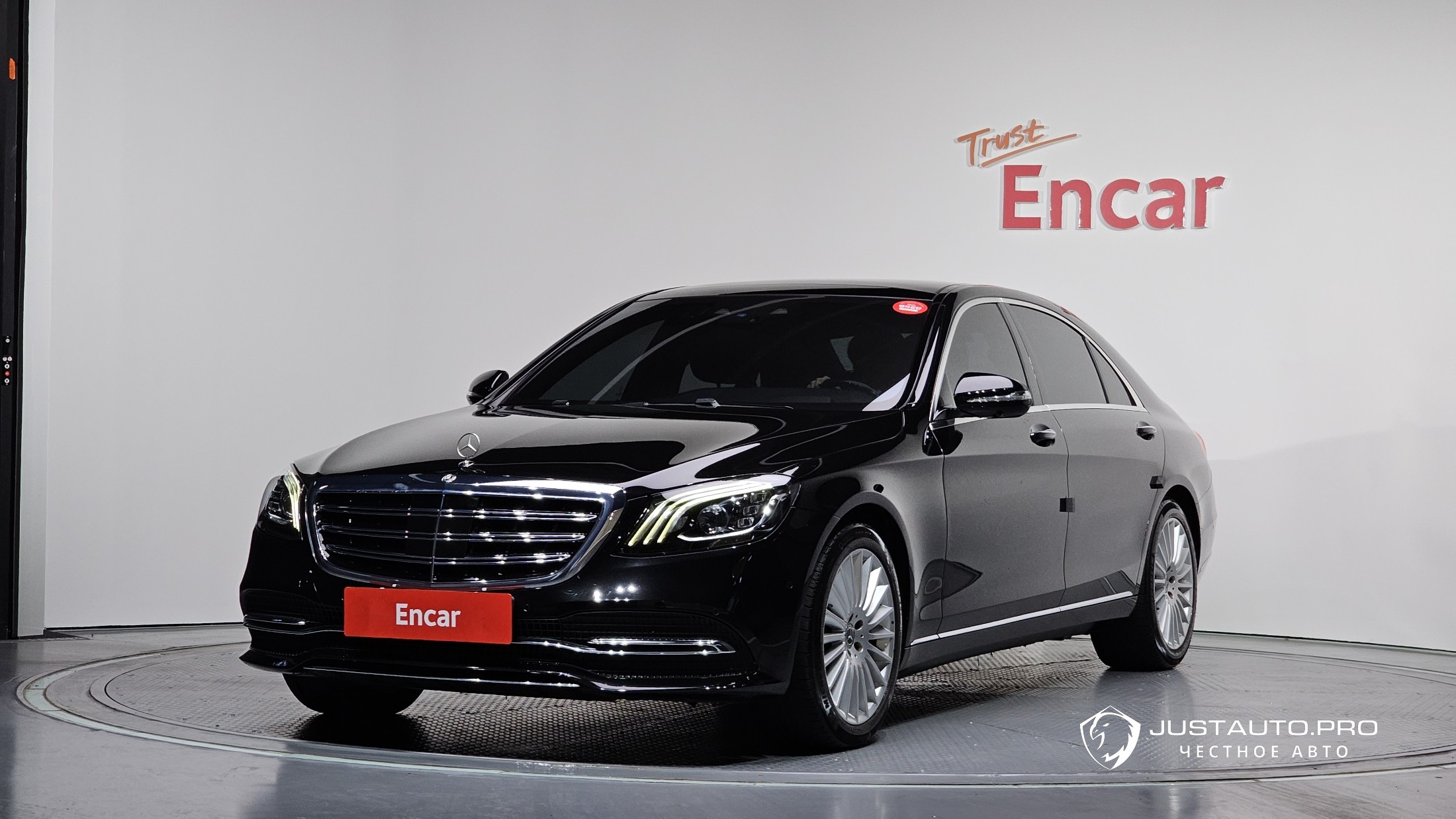 Автомобиль Mercedes-Benz S-Class