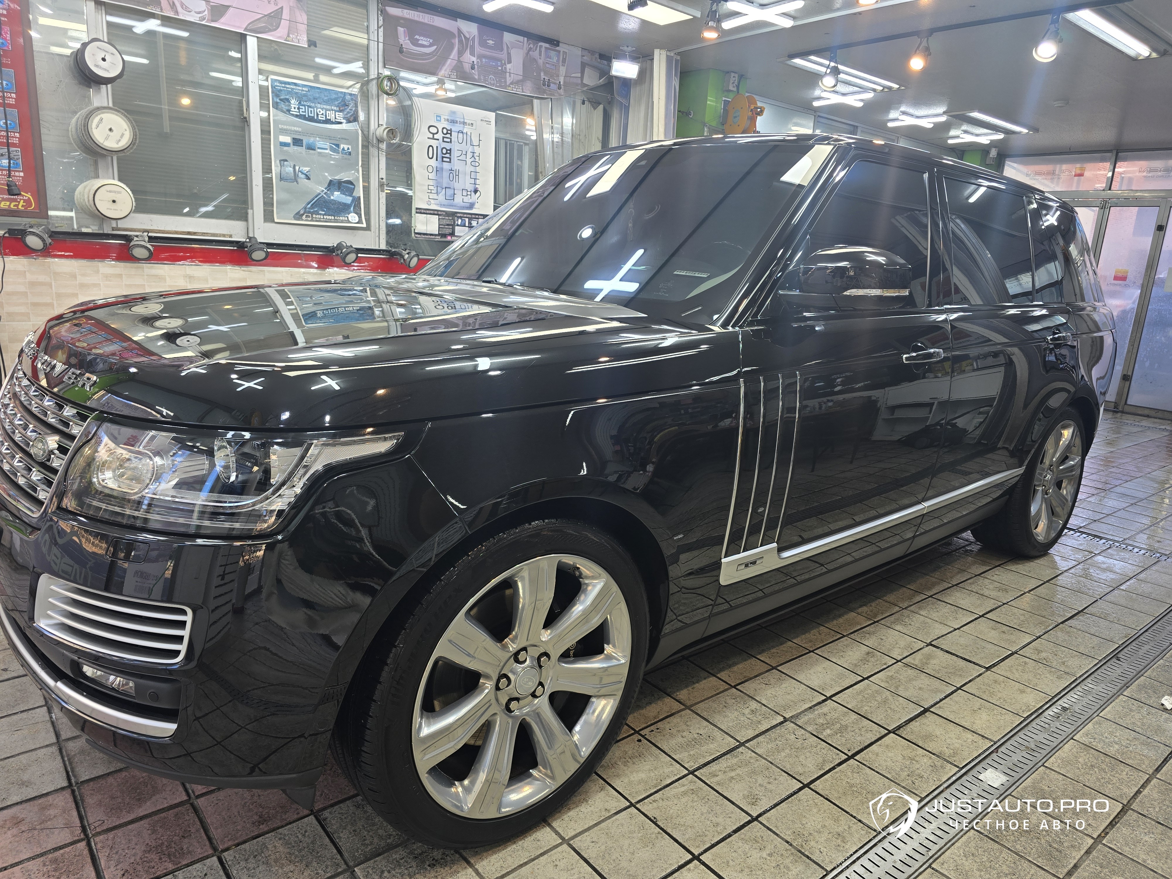 Автомобиль Land Rover Range Rover