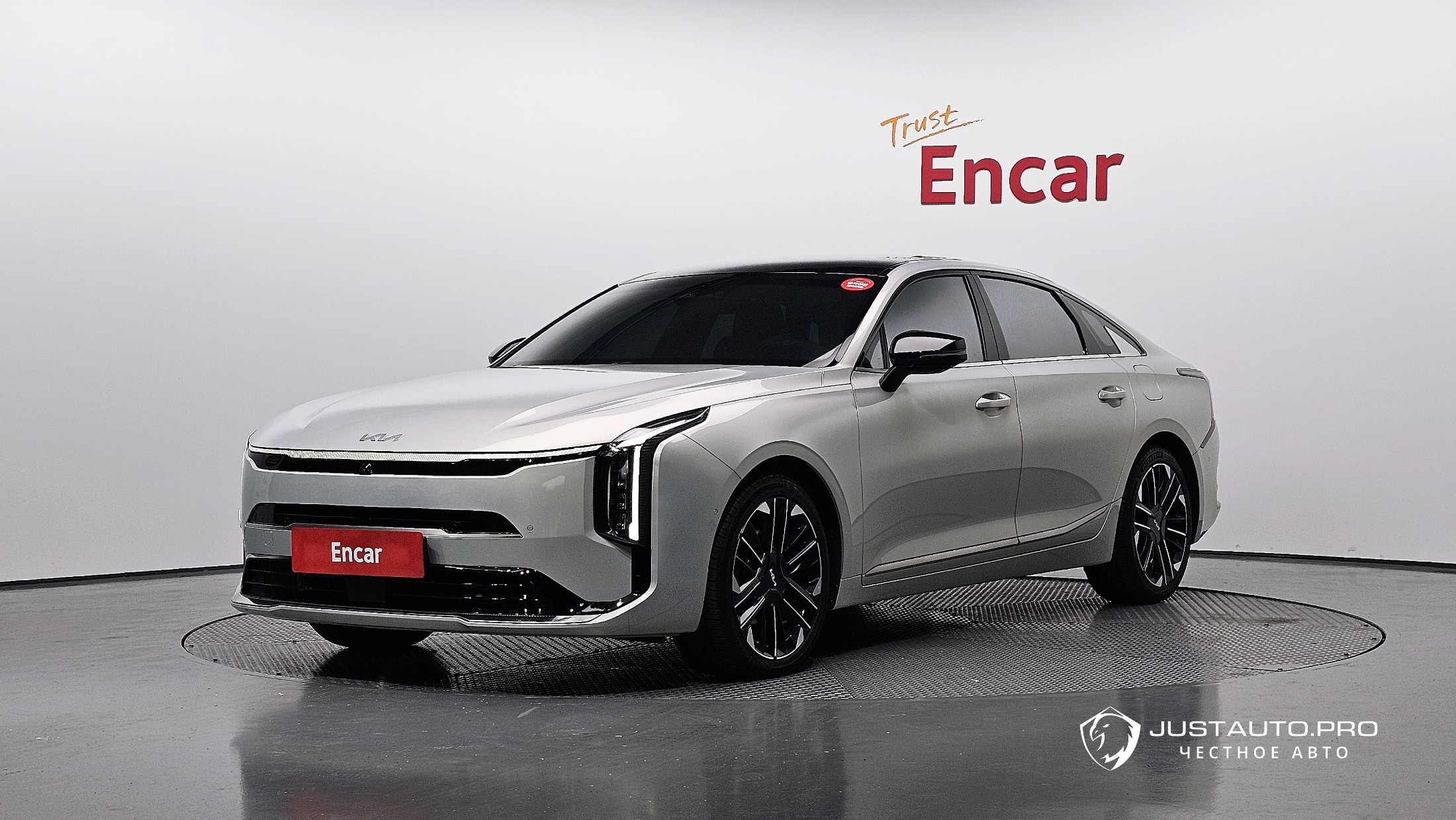 Автомобиль Kia K8