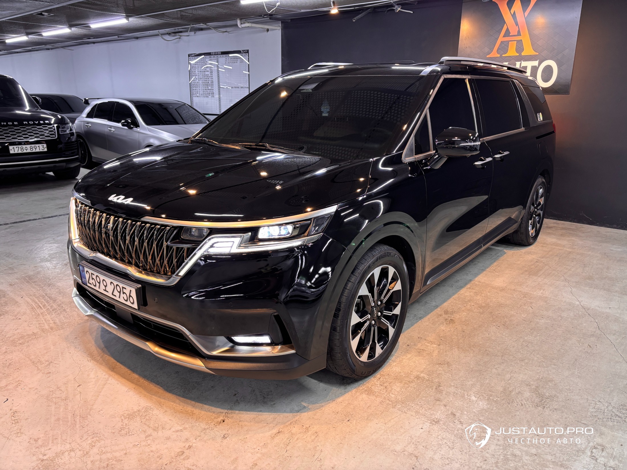 Автомобиль Kia Canival