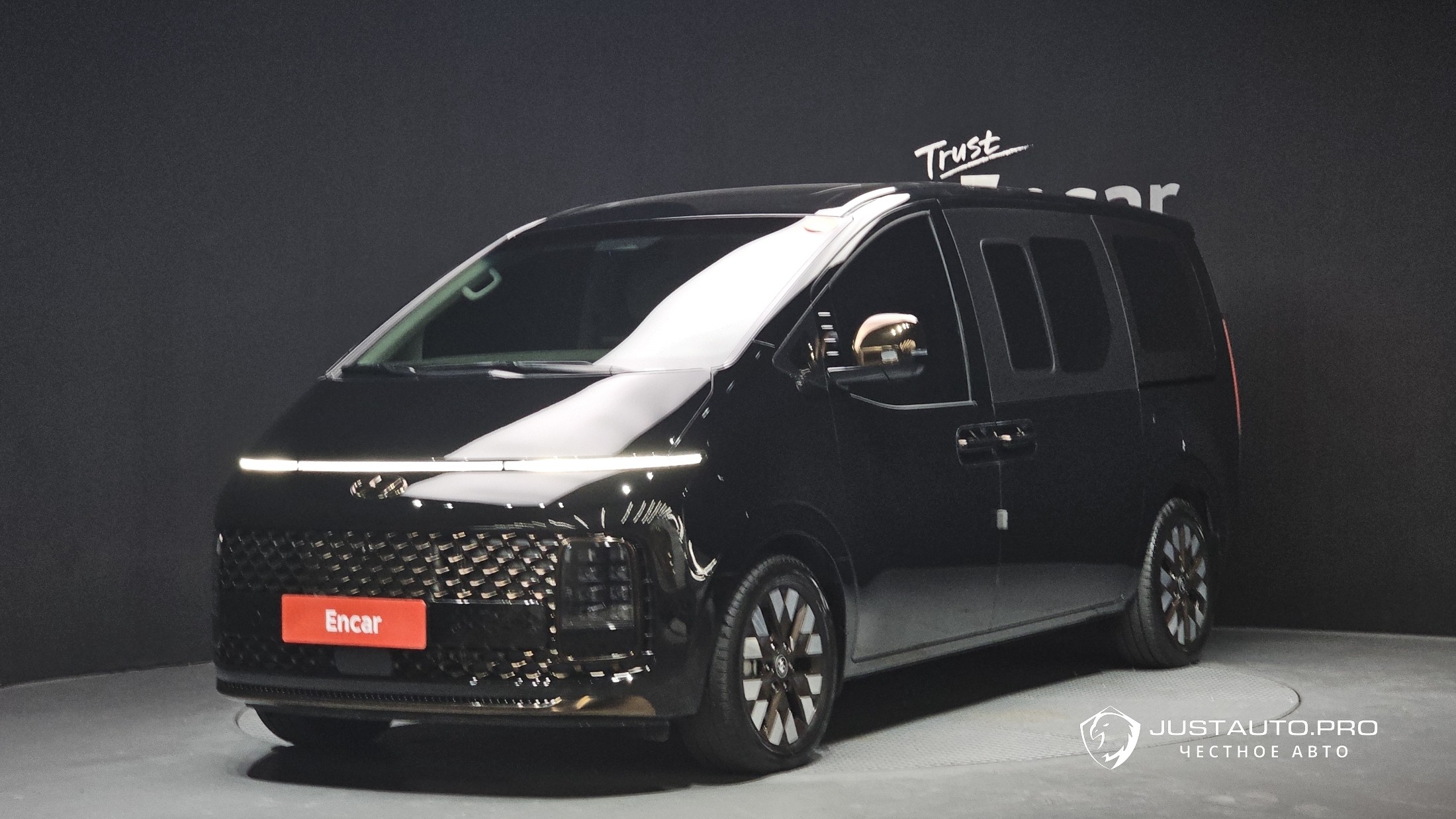 Автомобиль Hyundai Staria