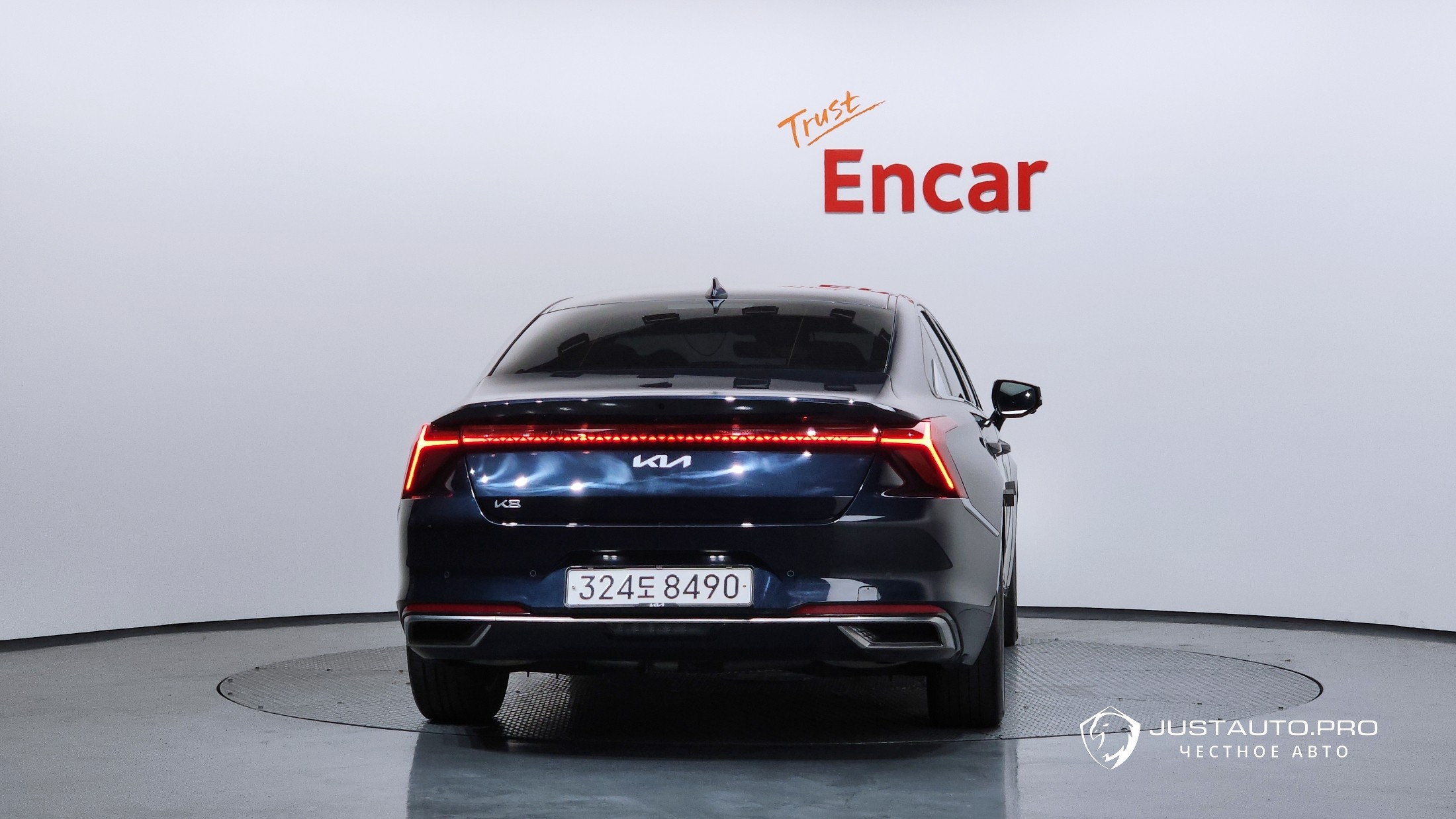 Автомобиль Kia K8