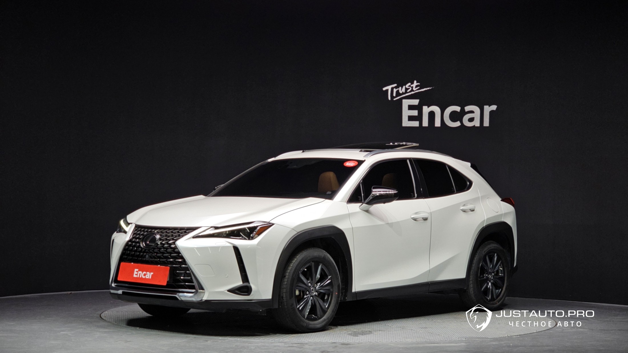 Автомобиль Lexus UX