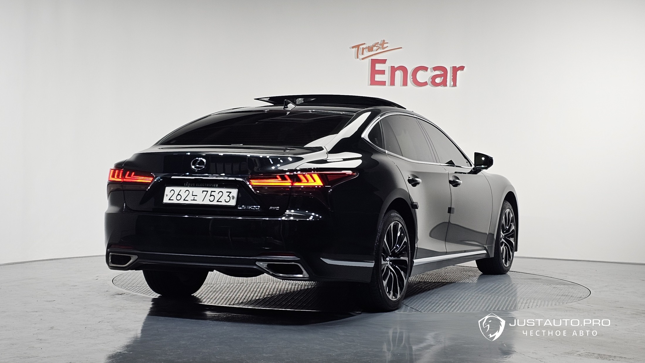 Автомобиль Lexus LS