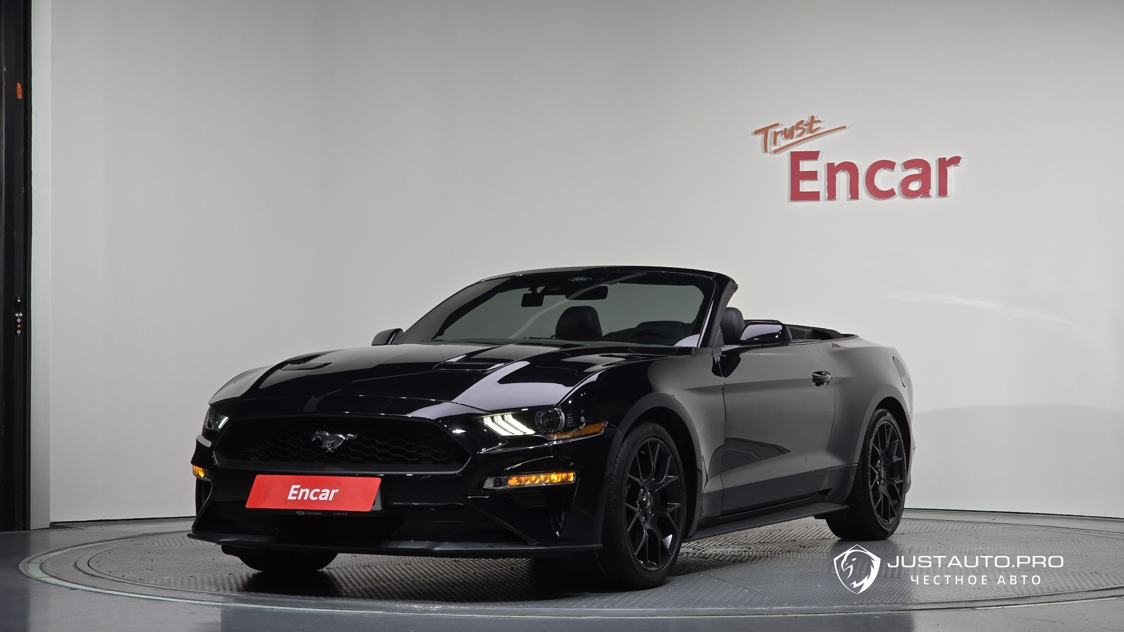 Автомобиль Ford Mustang