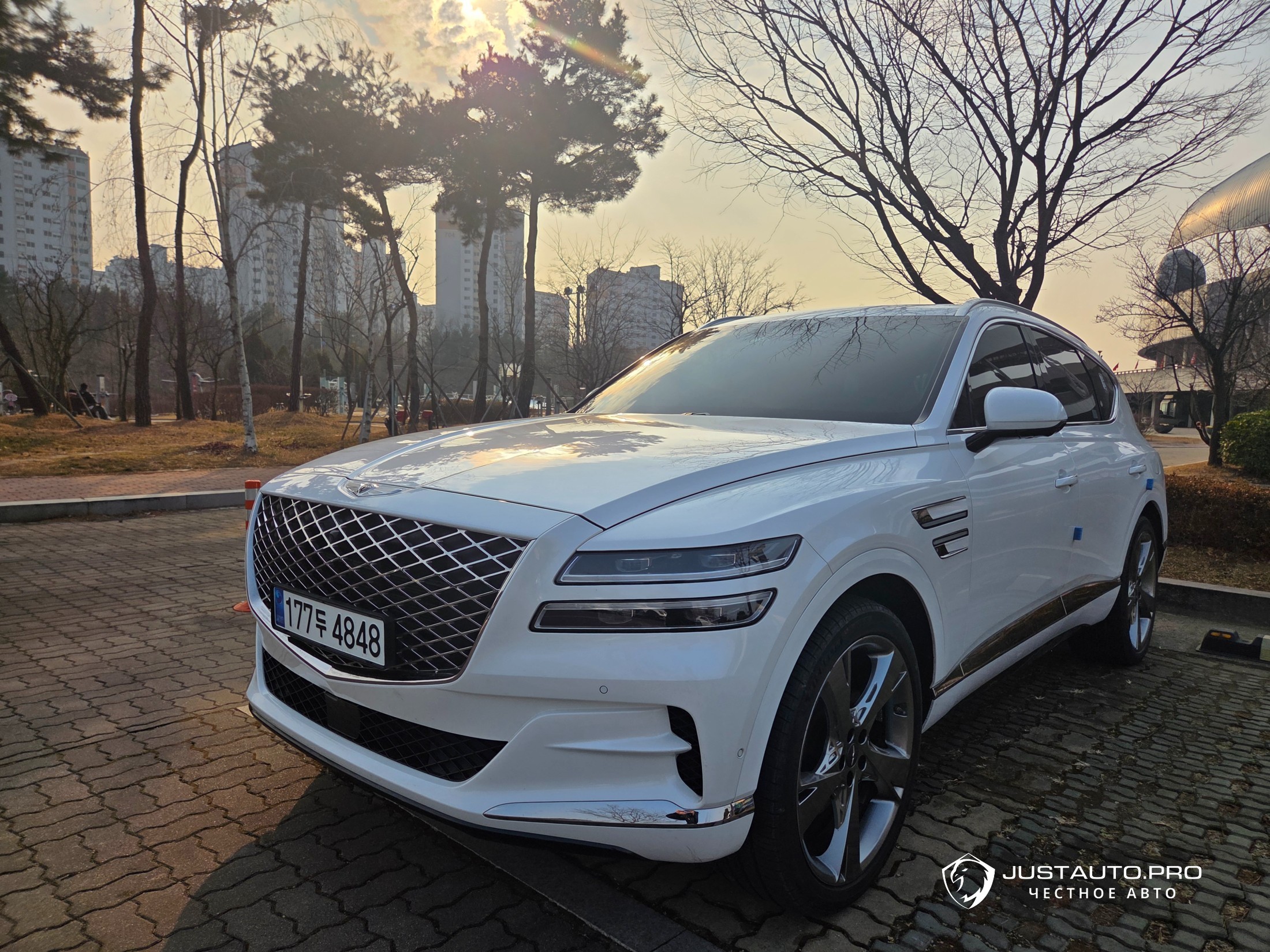 Автомобиль Genesis GV80