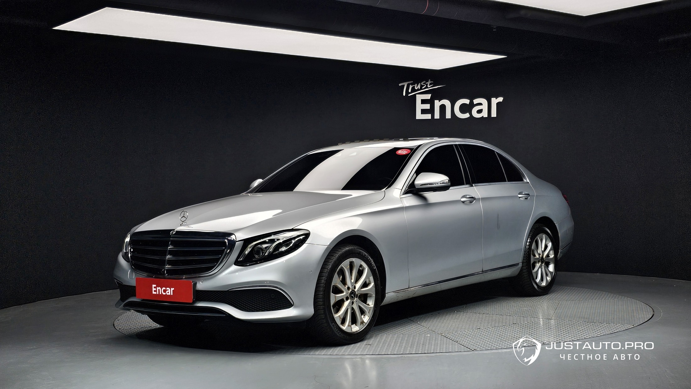 Автомобиль Mercedes-Benz E-Class