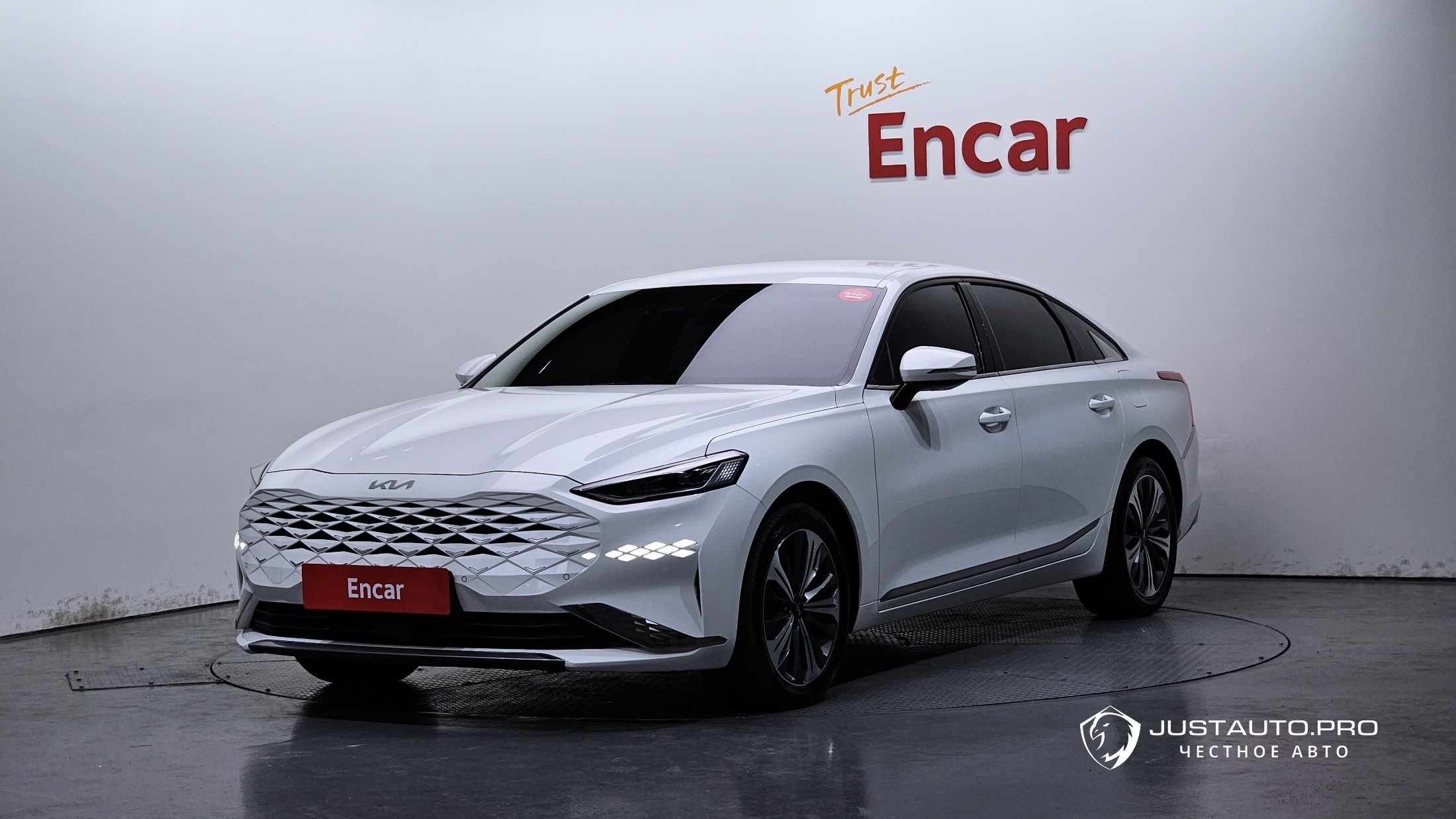 Автомобиль Kia K8