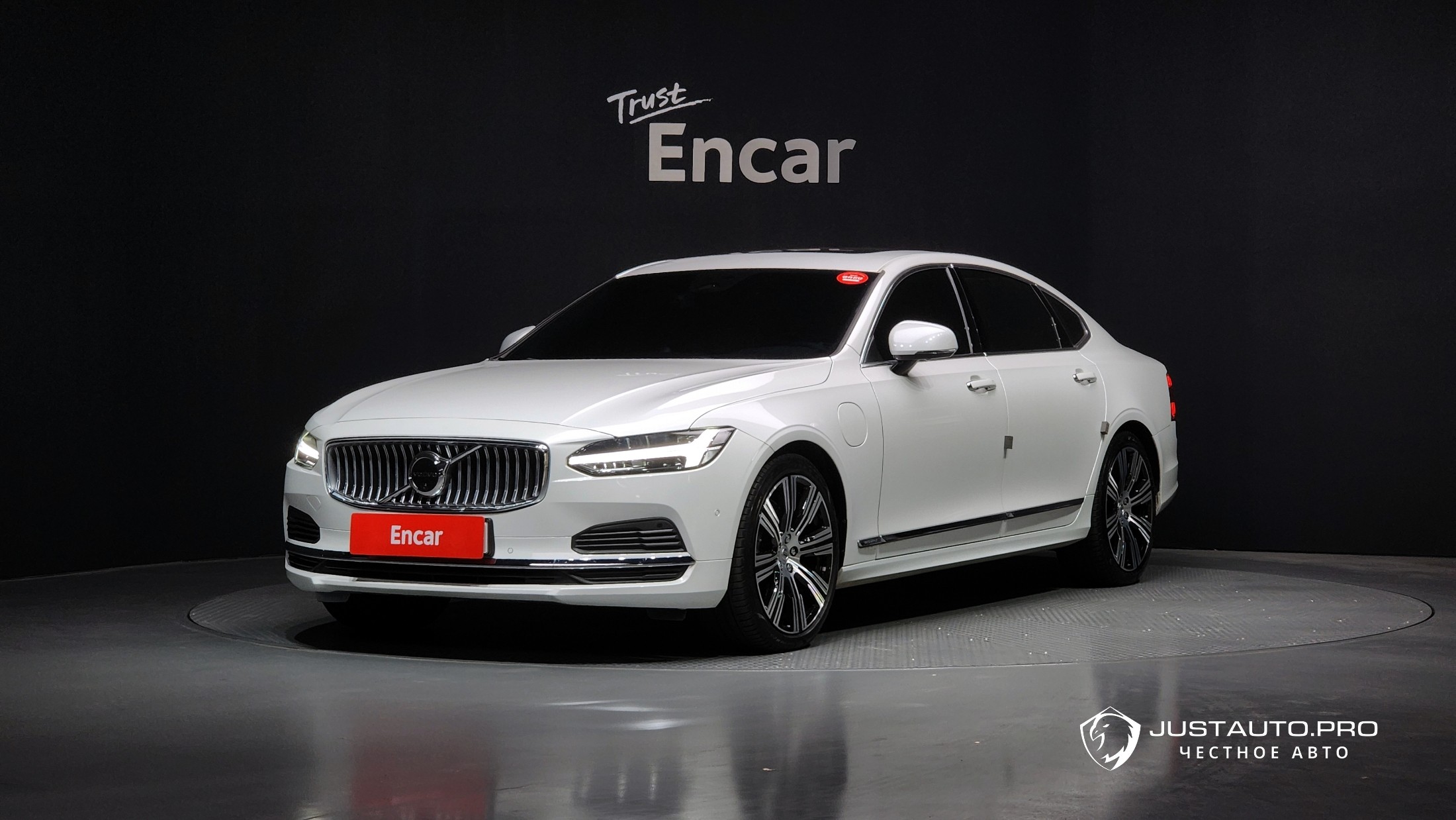 Автомобиль Volvo S90