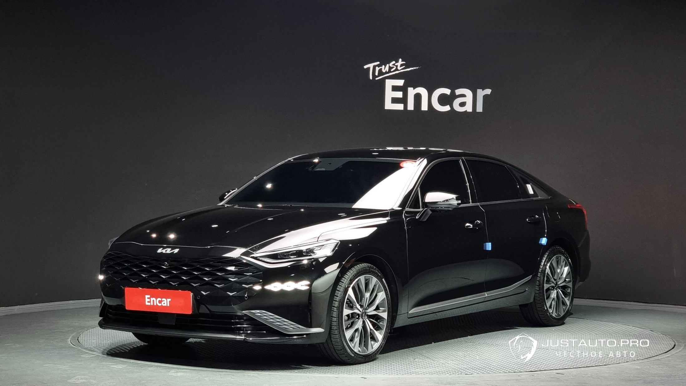 Автомобиль Kia K8