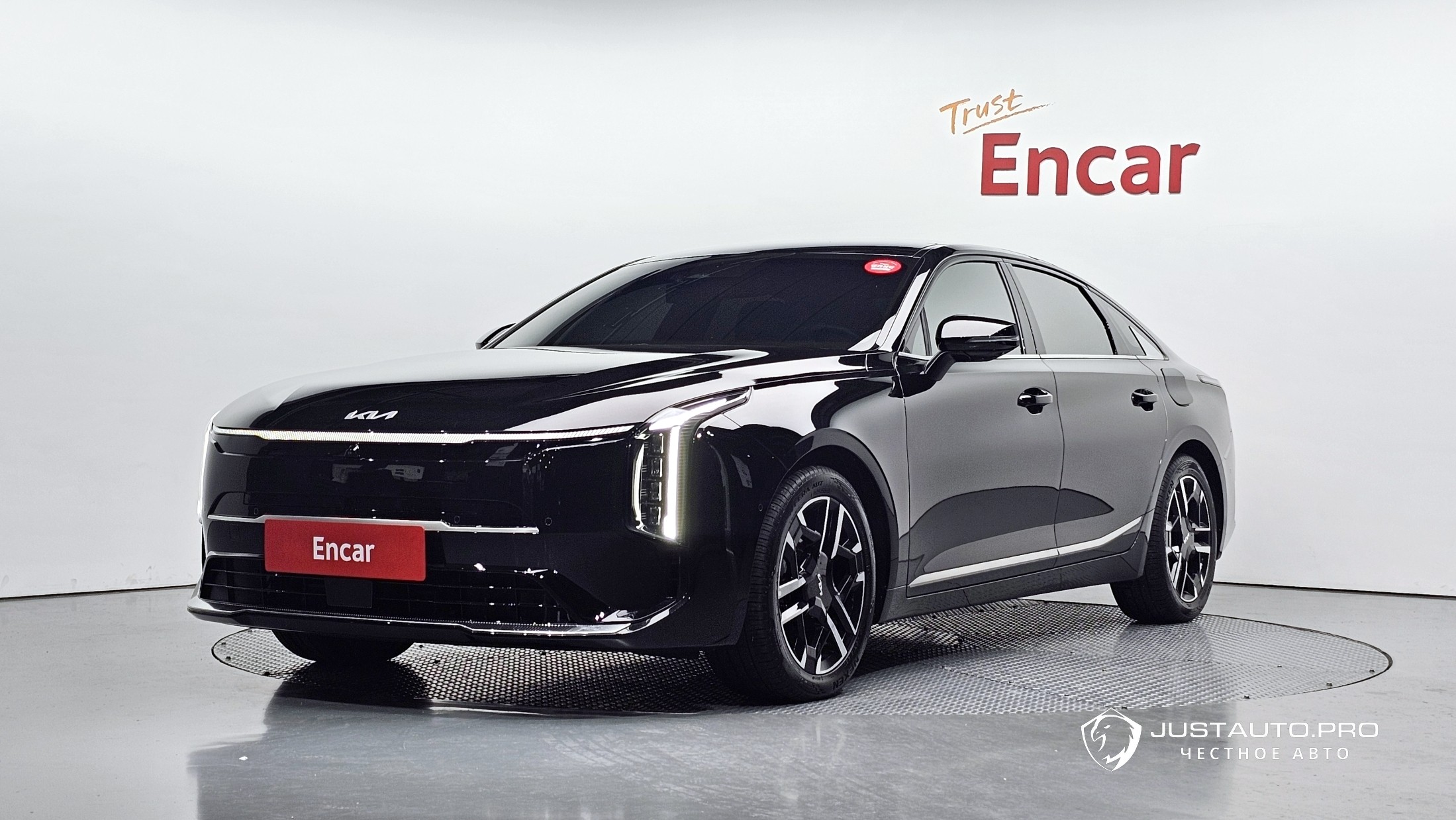 Автомобиль Kia K8