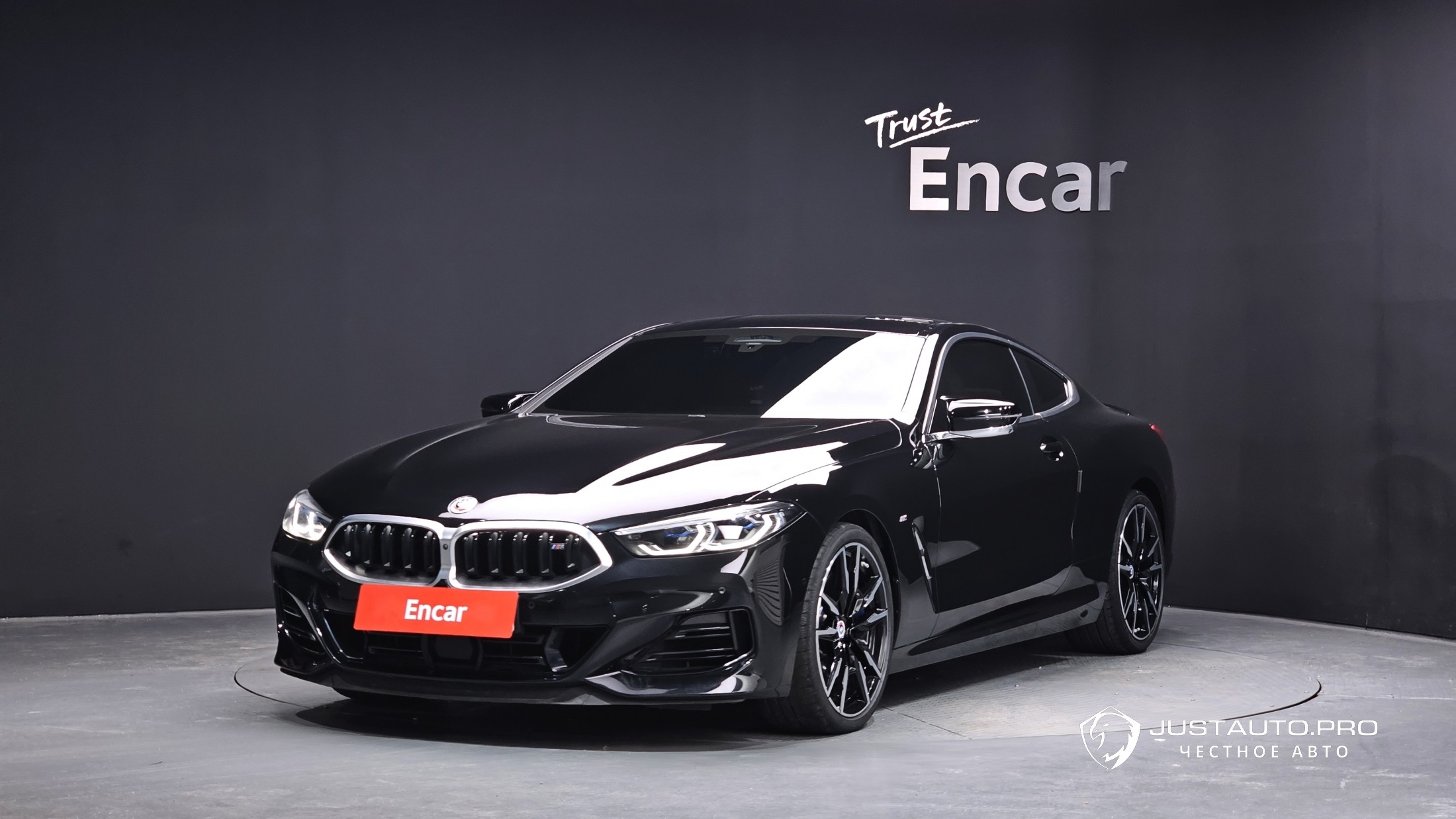 Автомобиль BMW 8-Series