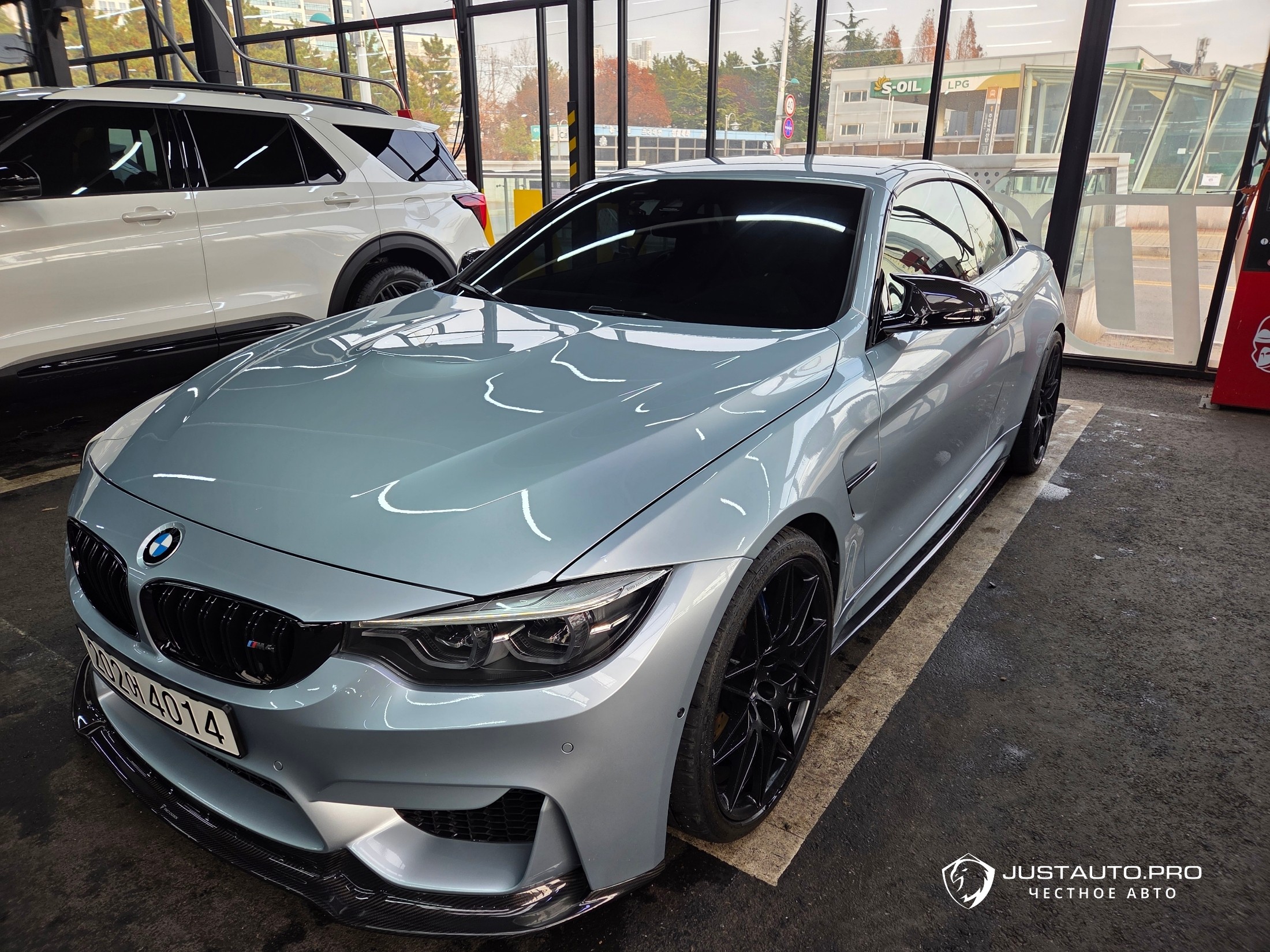 Автомобиль BMW M4