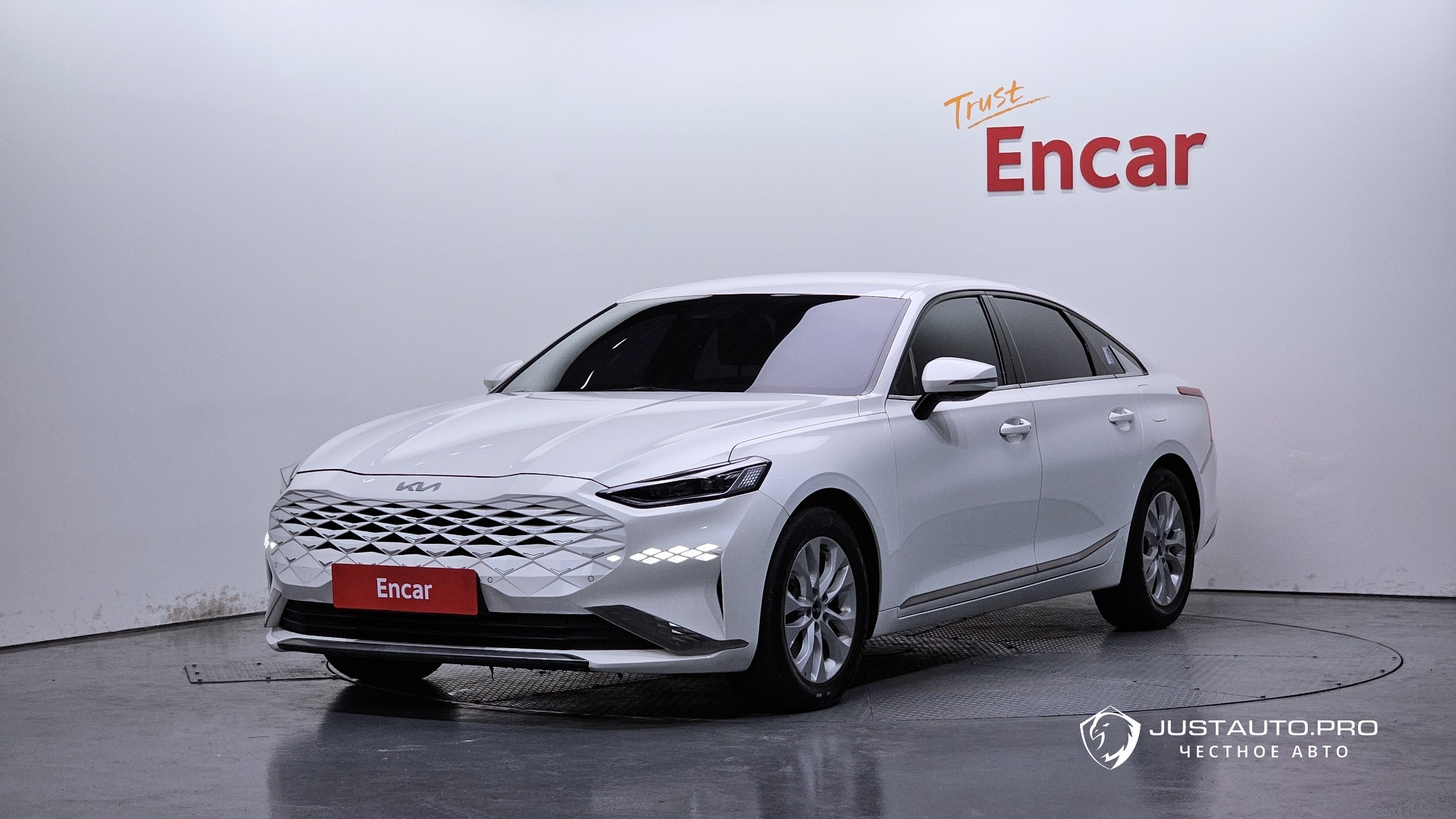 Автомобиль Kia K8