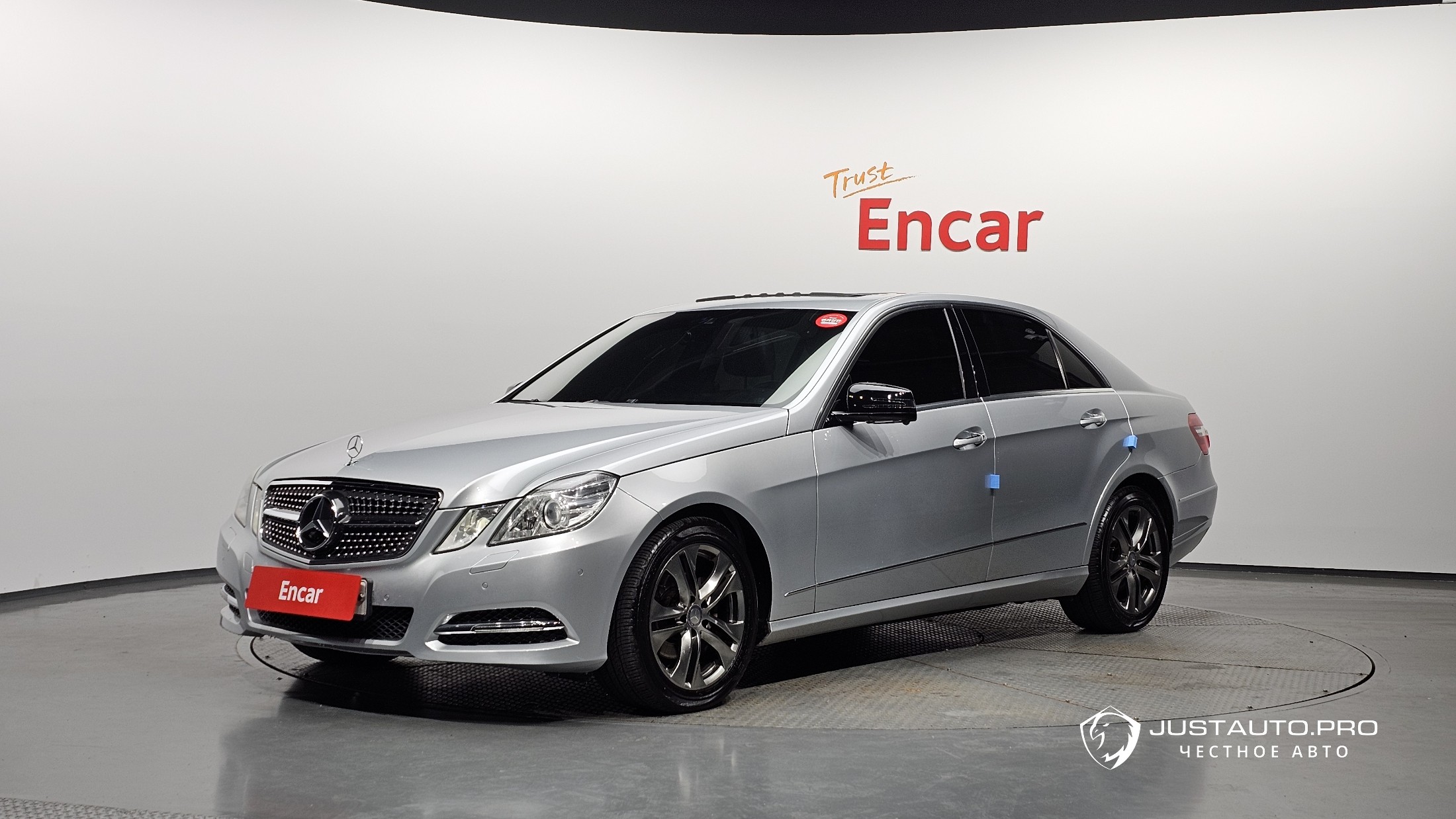 Автомобиль Mercedes-Benz E-Class