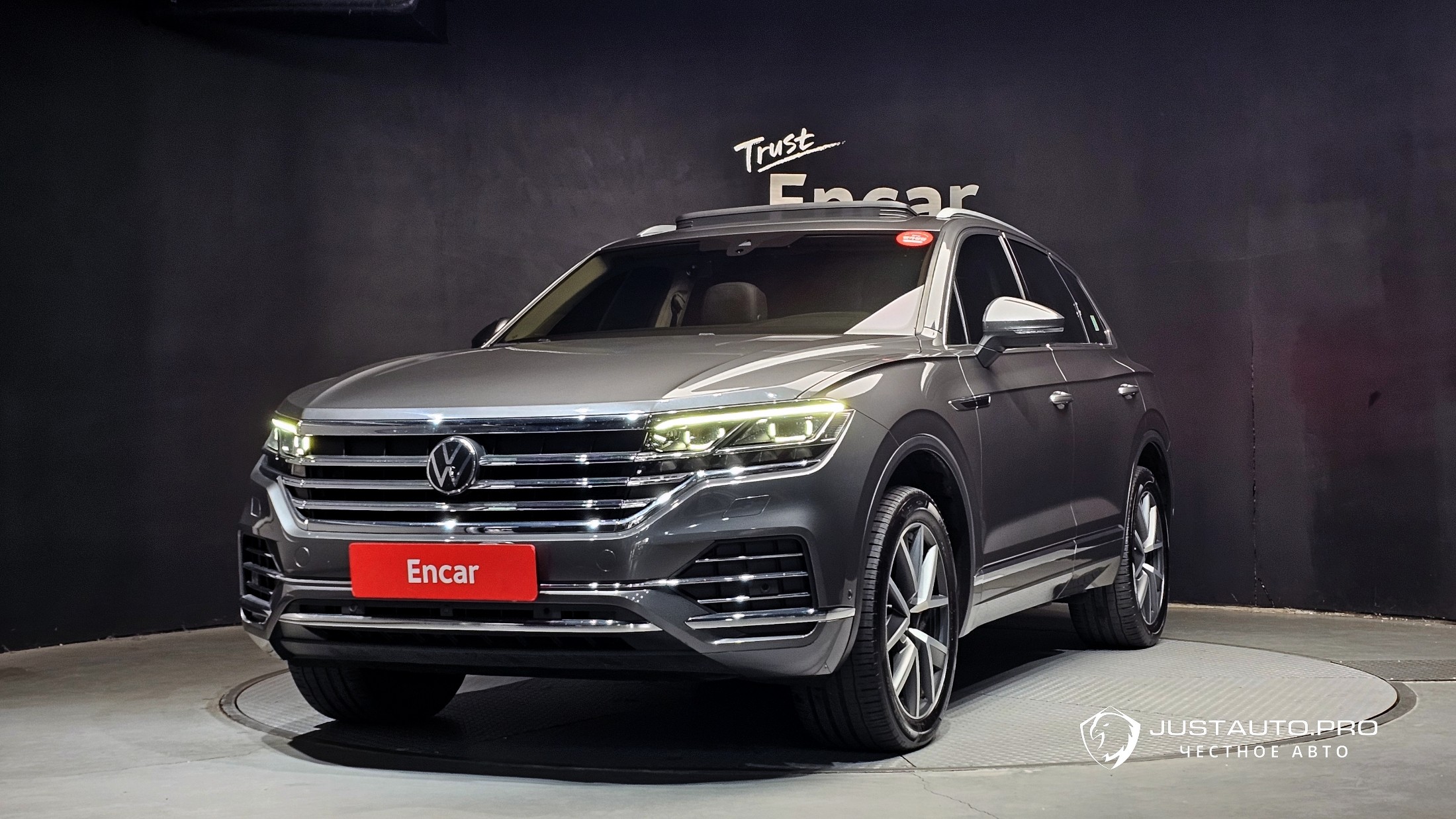 Автомобиль Volkswagen Touareg