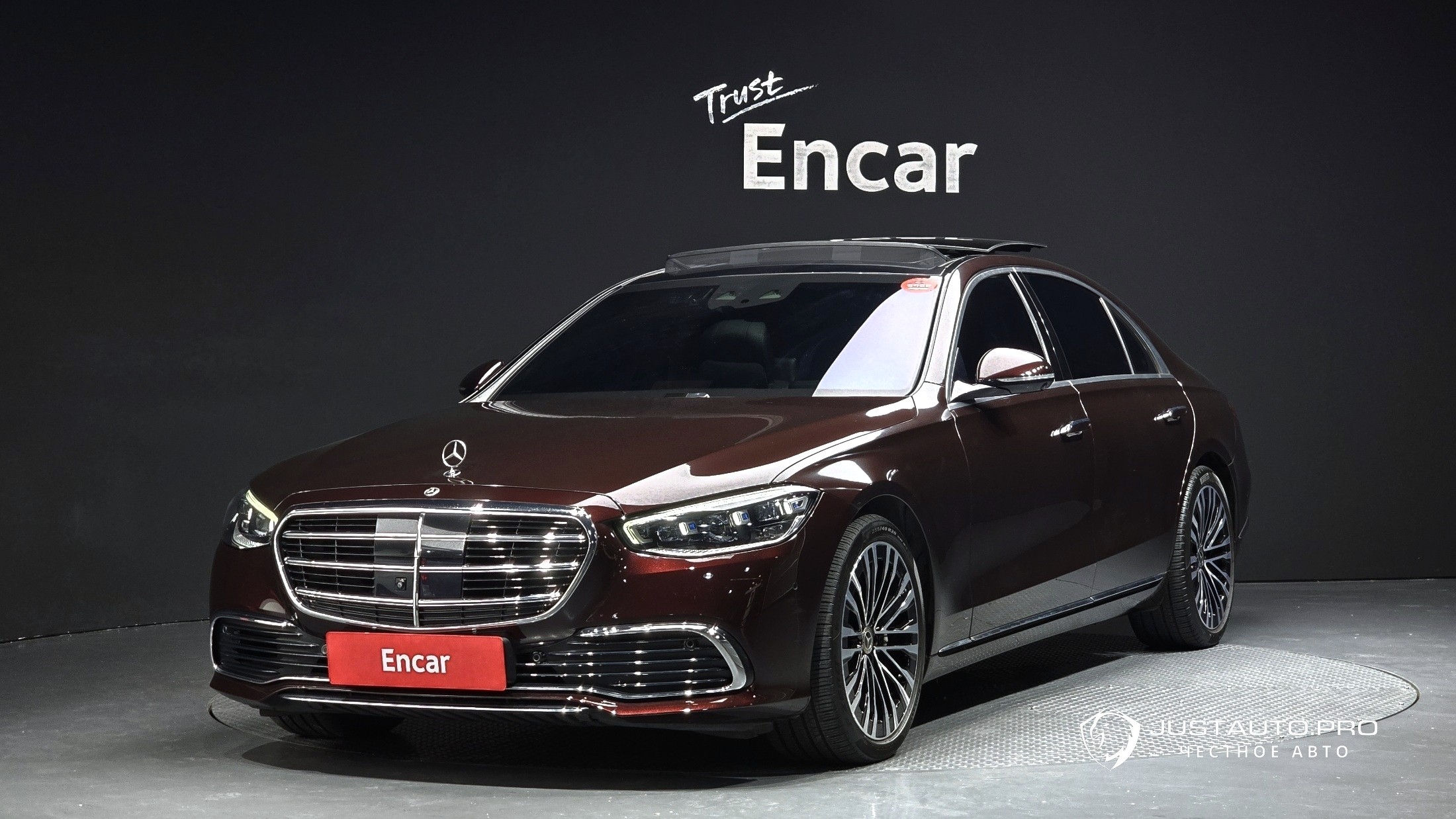 Автомобиль Mercedes-Benz S-Class