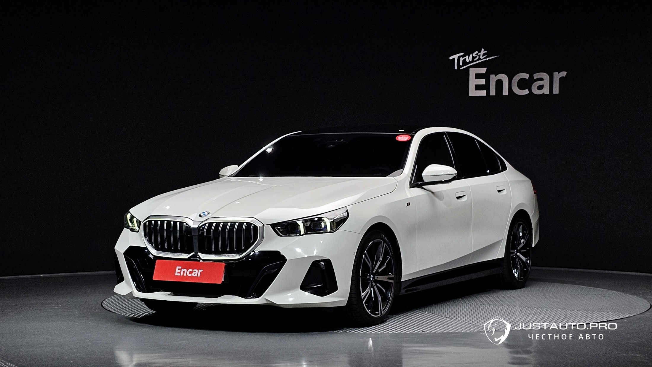 Автомобиль BMW 5-Series