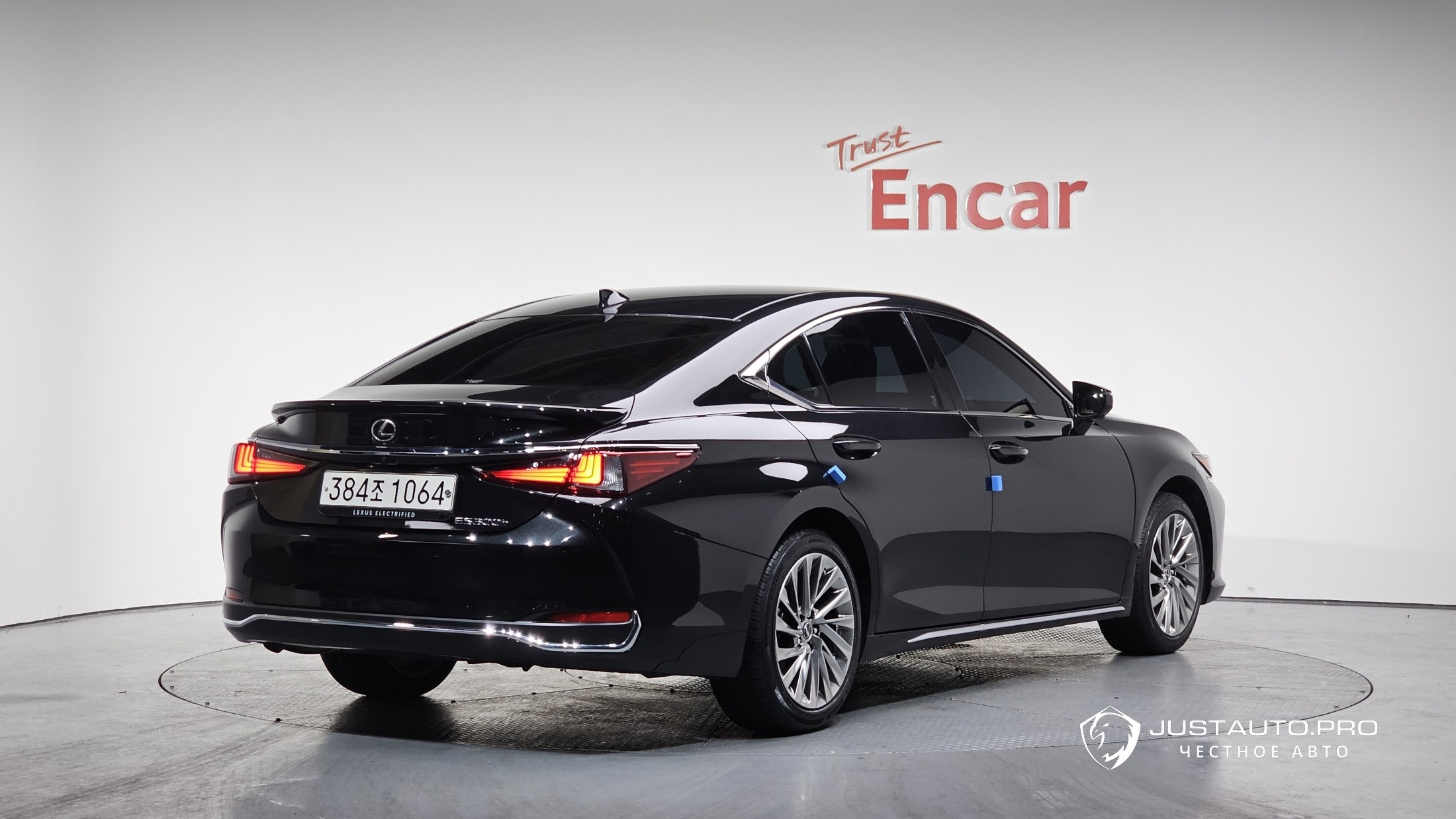 Автомобиль Lexus ES