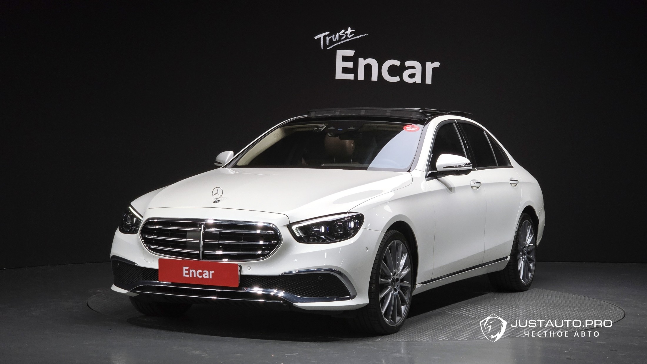 Автомобиль Mercedes-Benz E-Class