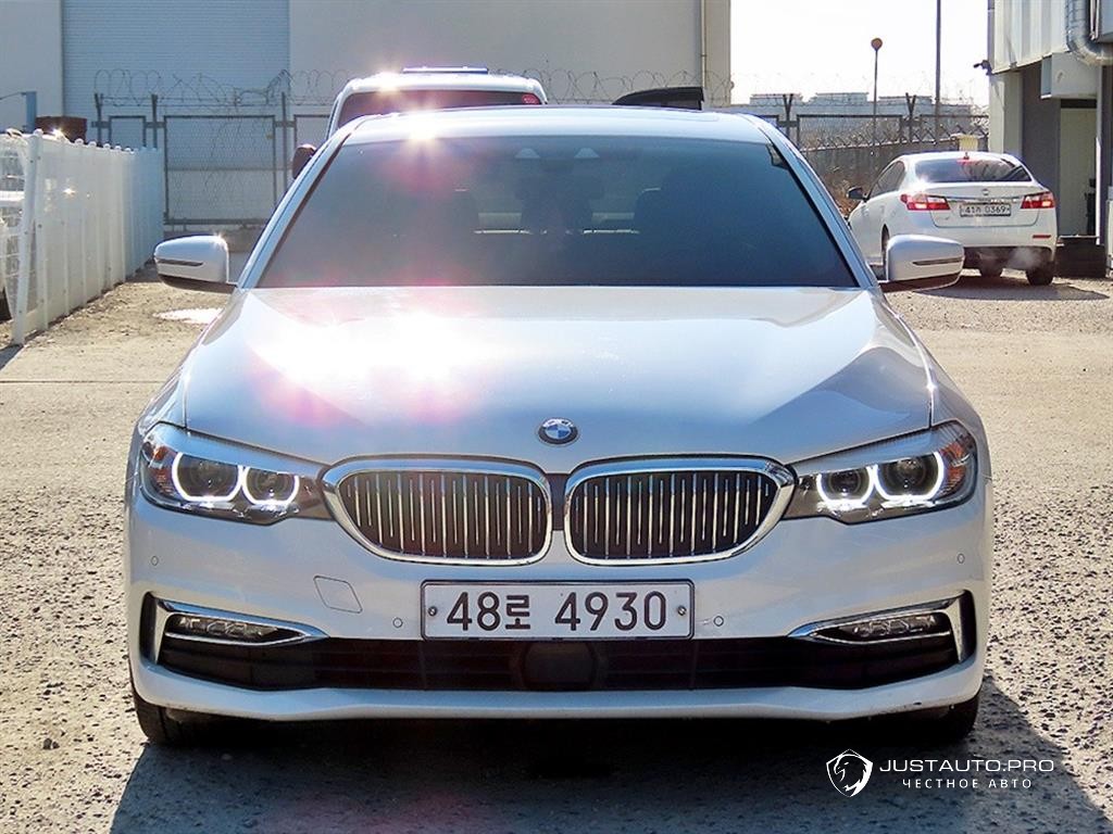 Автомобиль BMW 5-Series