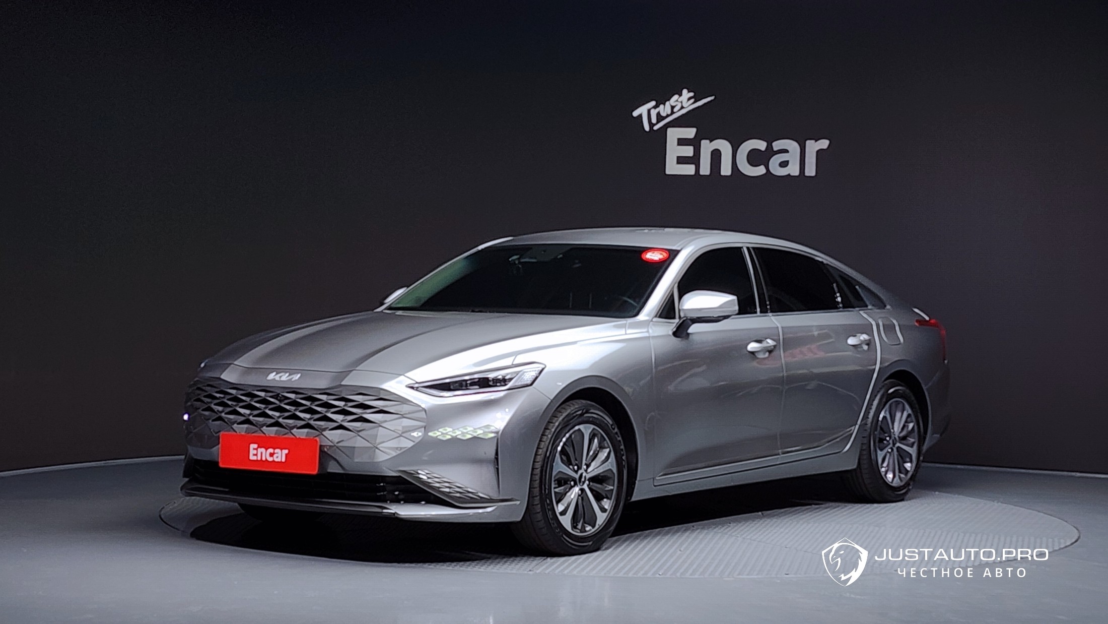 Автомобиль Kia K8