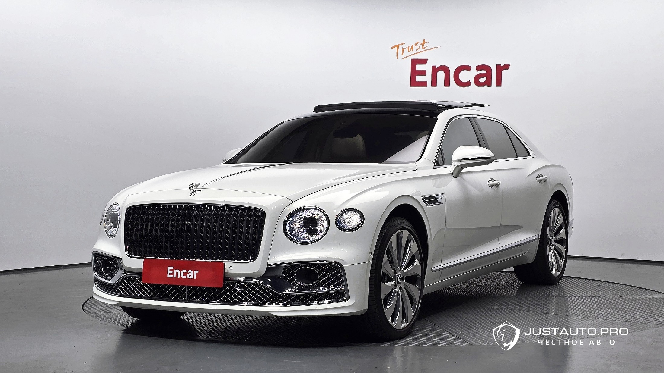 Автомобиль Bentley Flying Spur