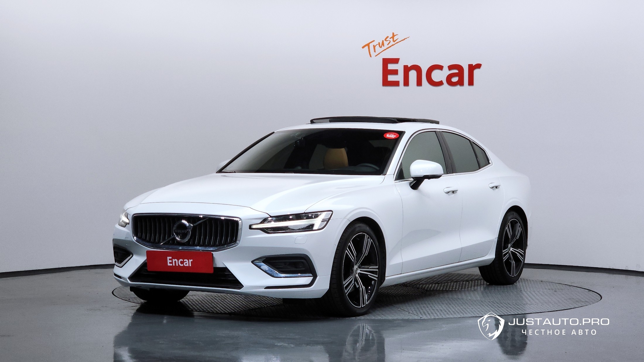 Автомобиль Volvo S60