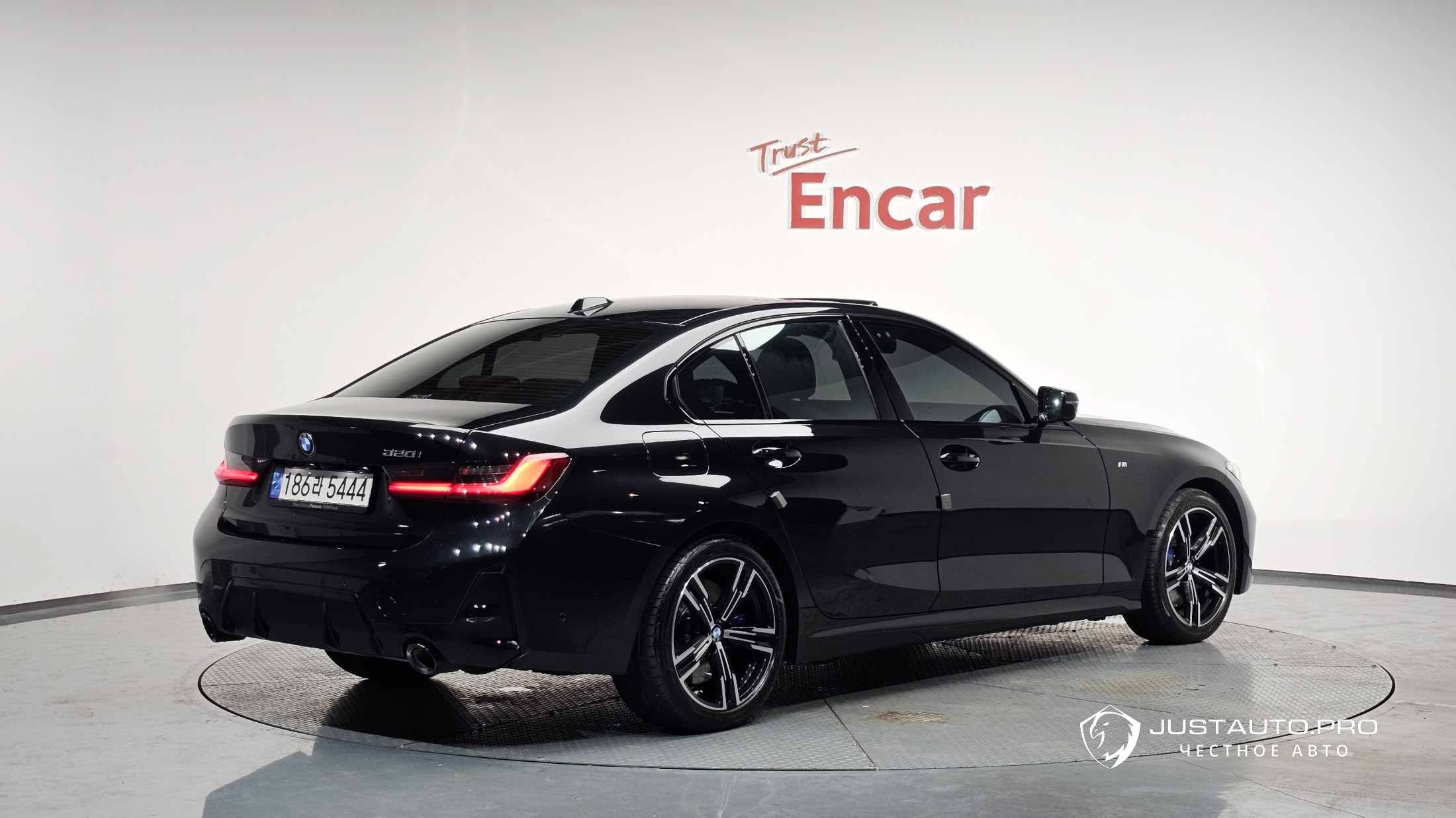 Автомобиль BMW 3-Series
