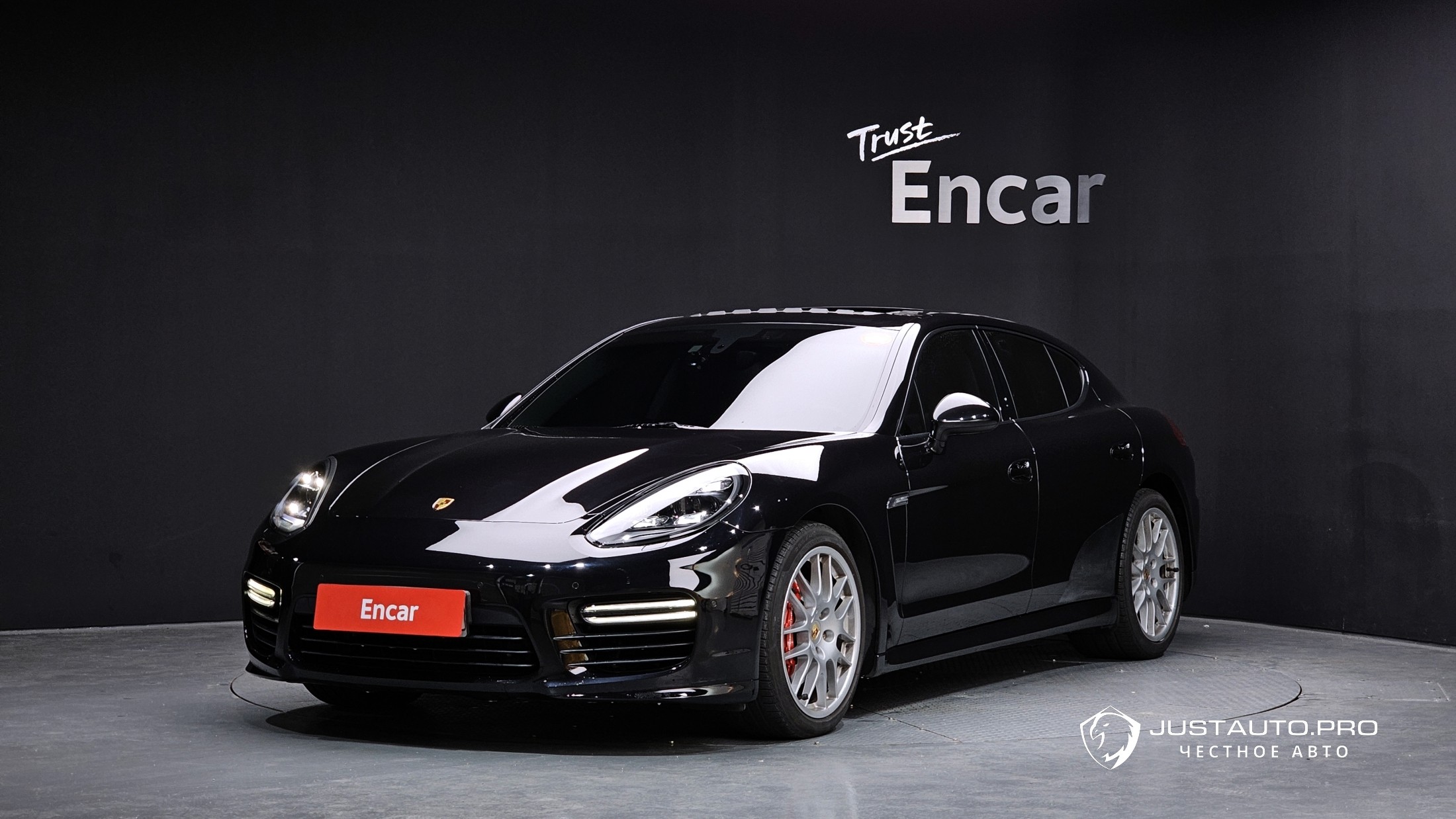 Автомобиль Porsche Panamera
